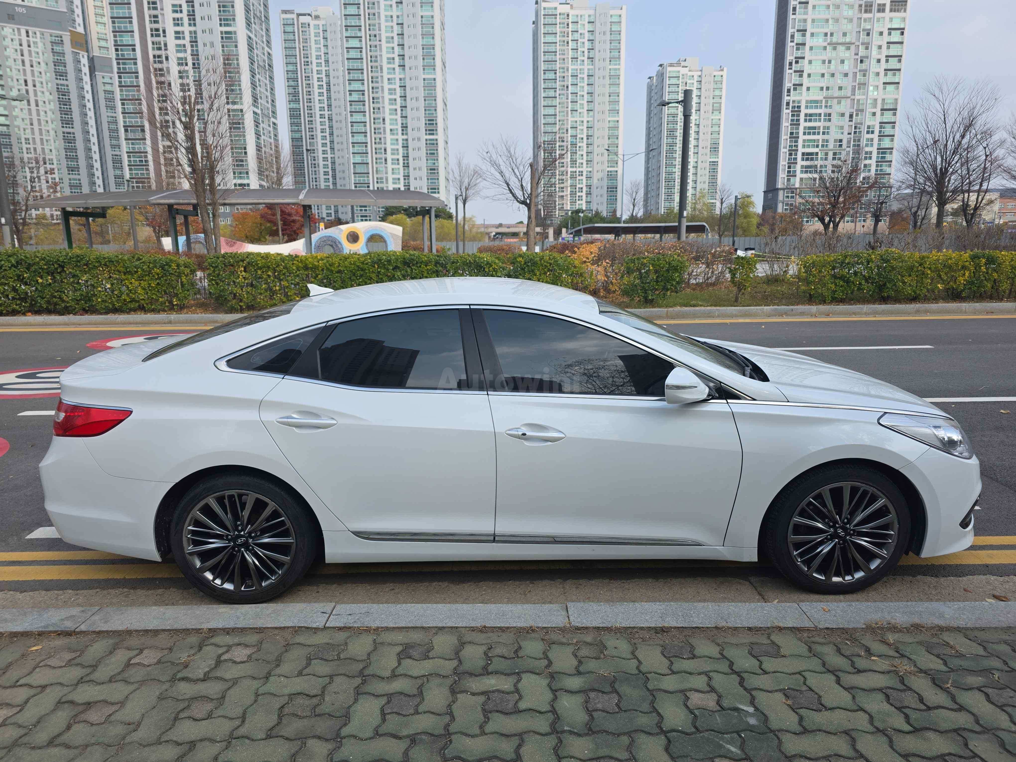 2016 HYUNDAI GRANDEUR VIN: KMHFF41RBGA551140