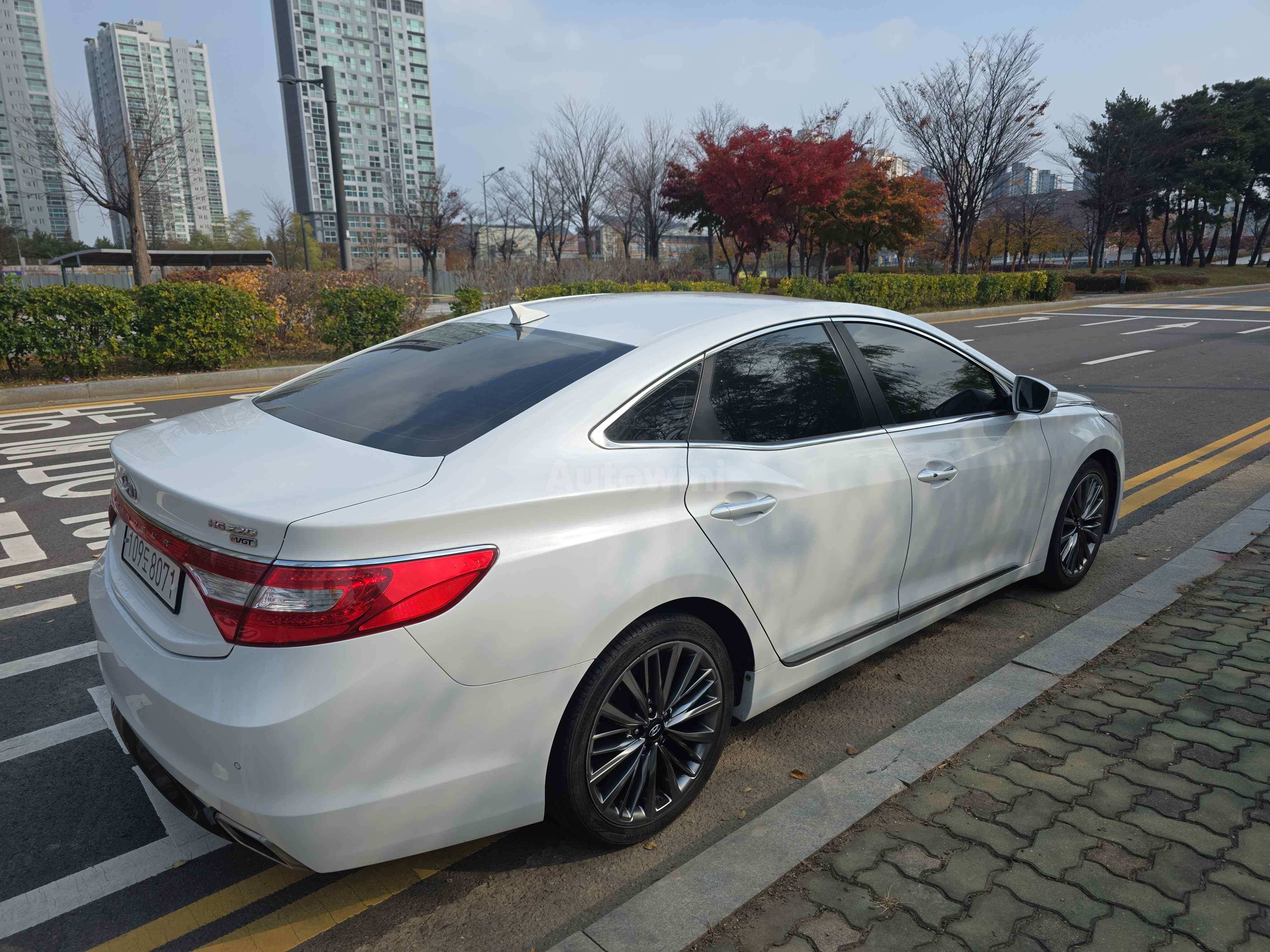 2016 HYUNDAI GRANDEUR VIN: KMHFF41RBGA551140