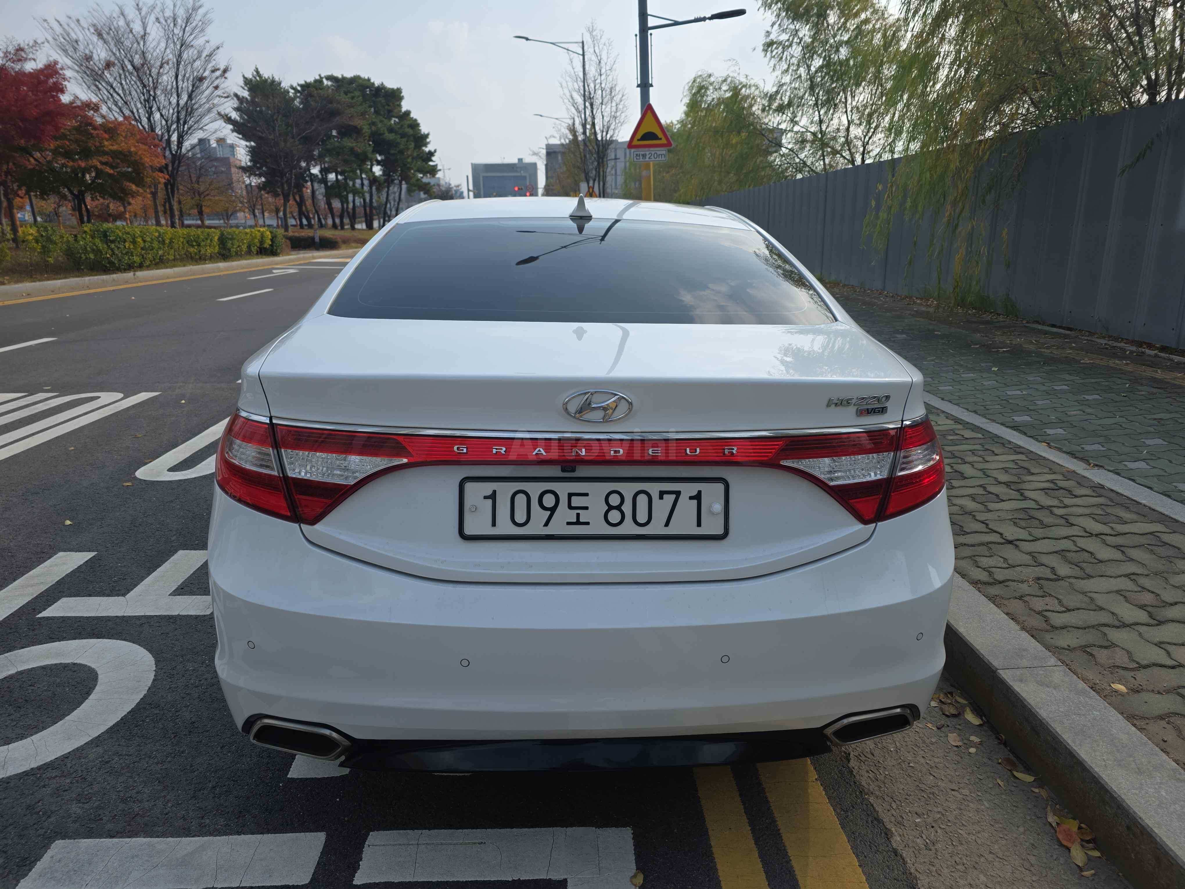 2016 HYUNDAI GRANDEUR VIN: KMHFF41RBGA551140