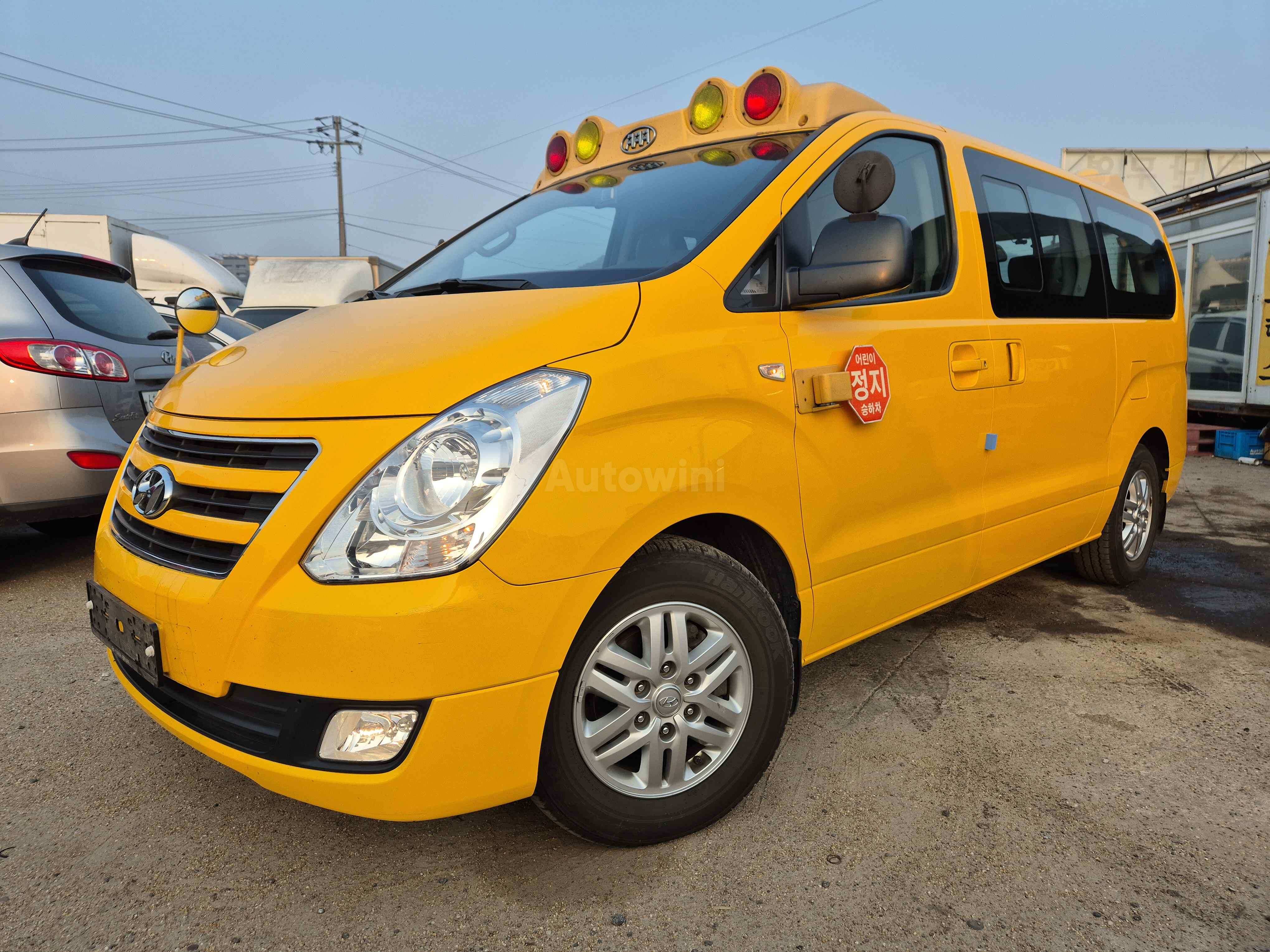 2017 HYUNDAI STAREX VIN: KMJWA73KBHU902447