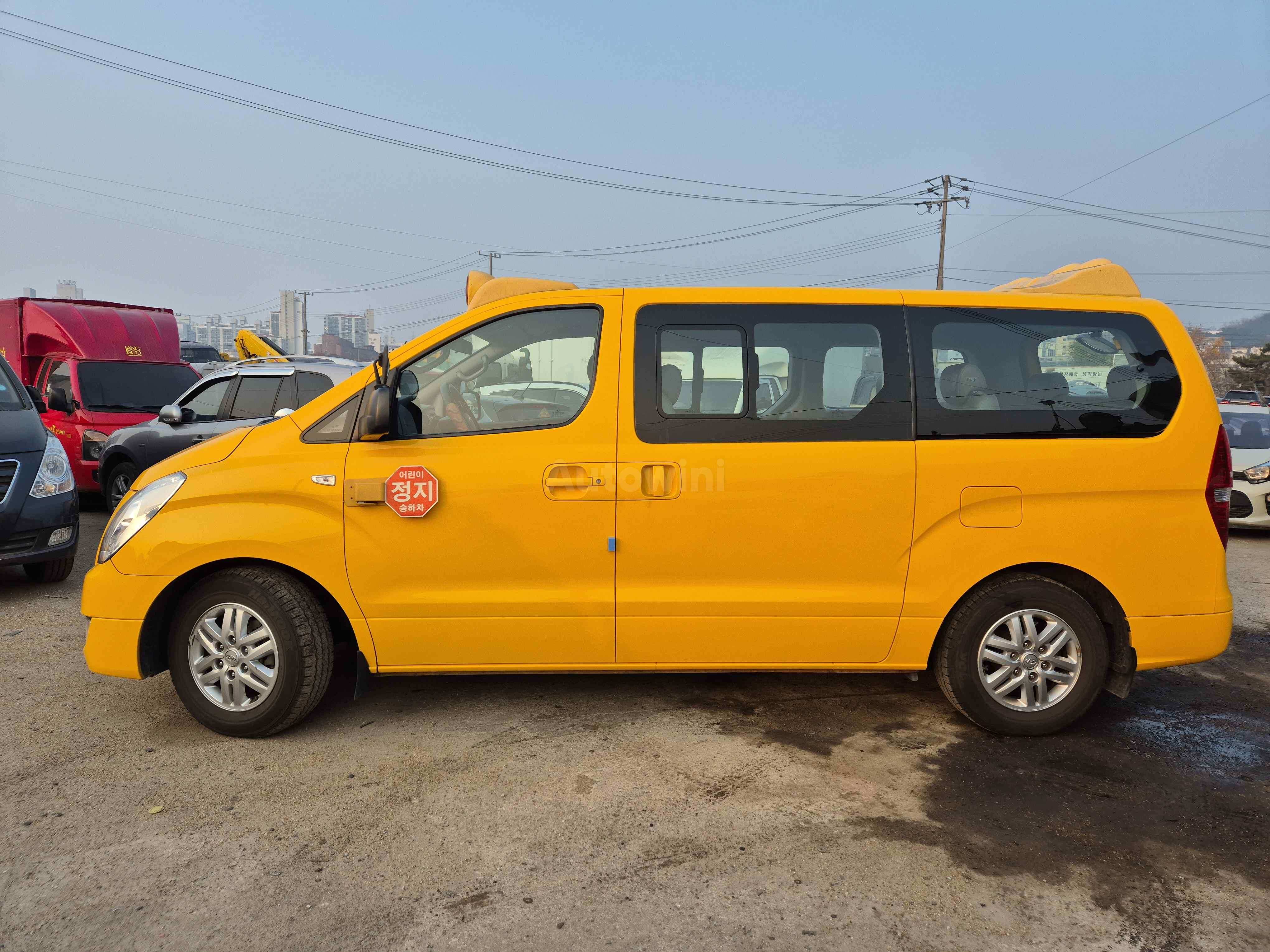 2017 HYUNDAI STAREX VIN: KMJWA73KBHU902447