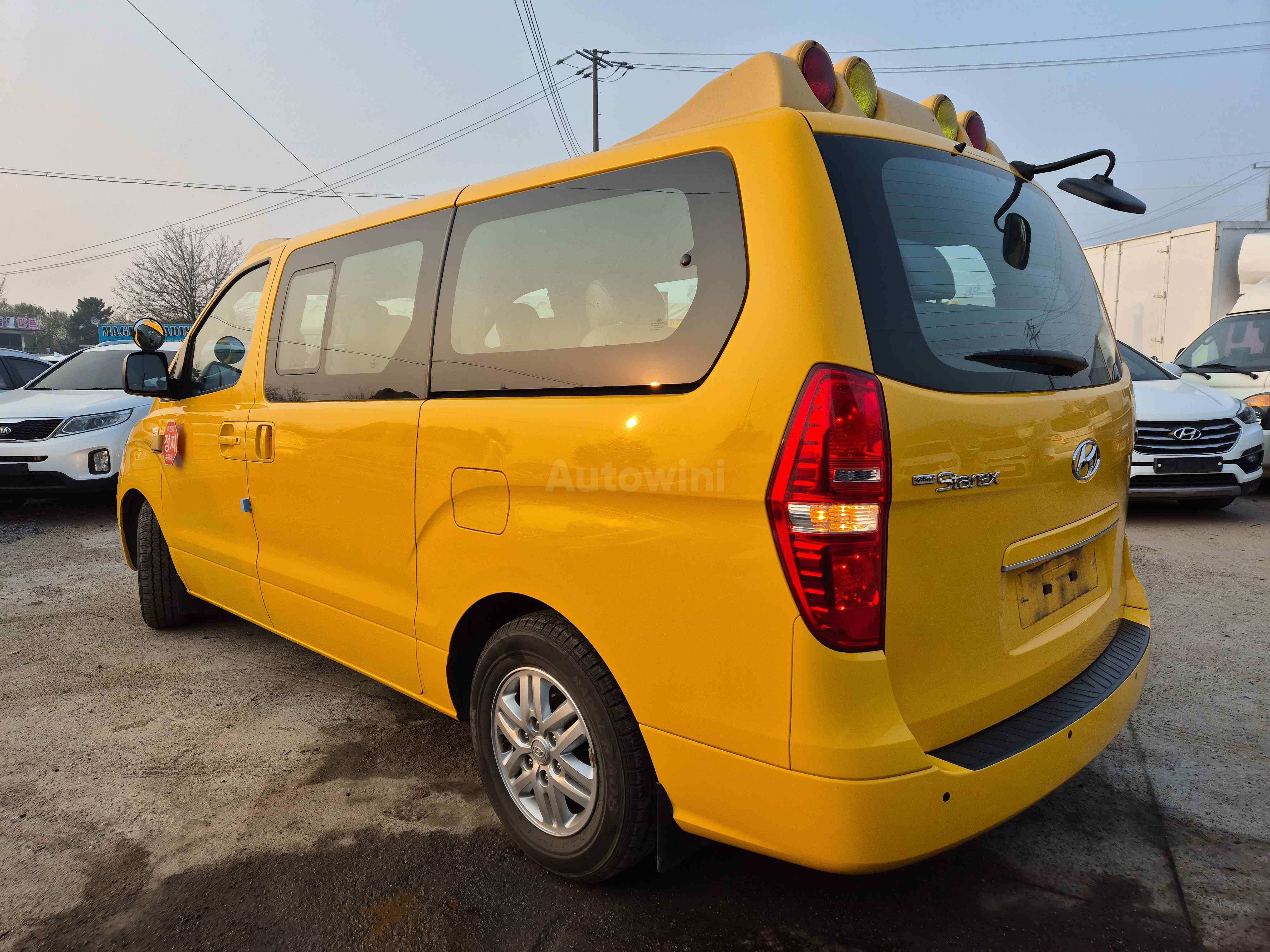 2017 HYUNDAI STAREX VIN: KMJWA73KBHU902447