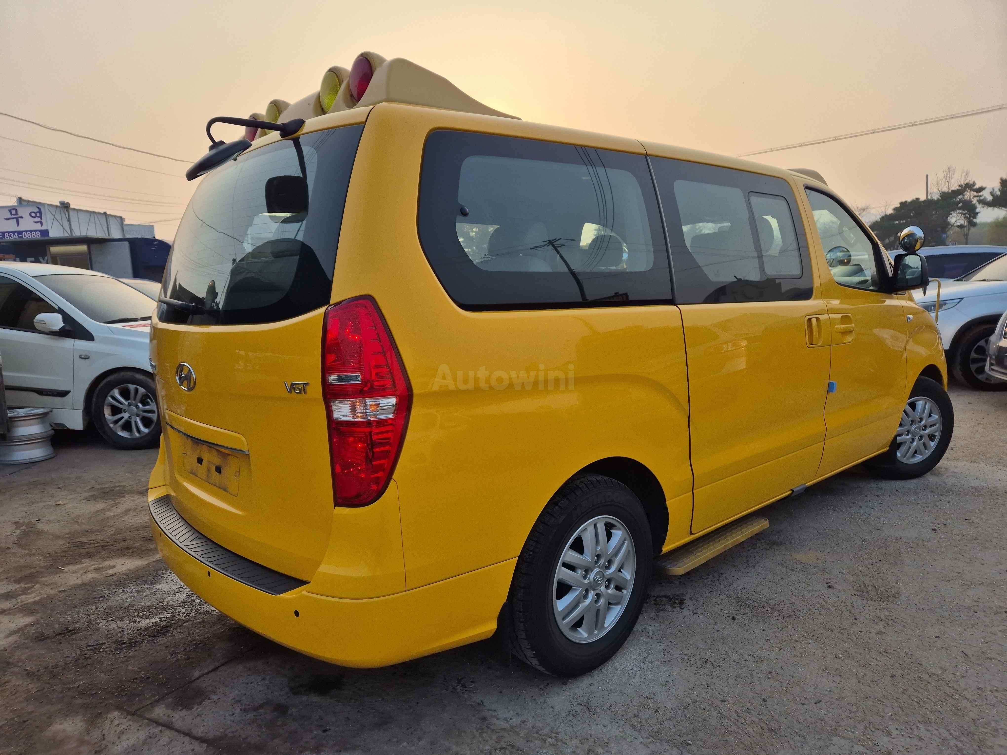 2017 HYUNDAI STAREX VIN: KMJWA73KBHU902447