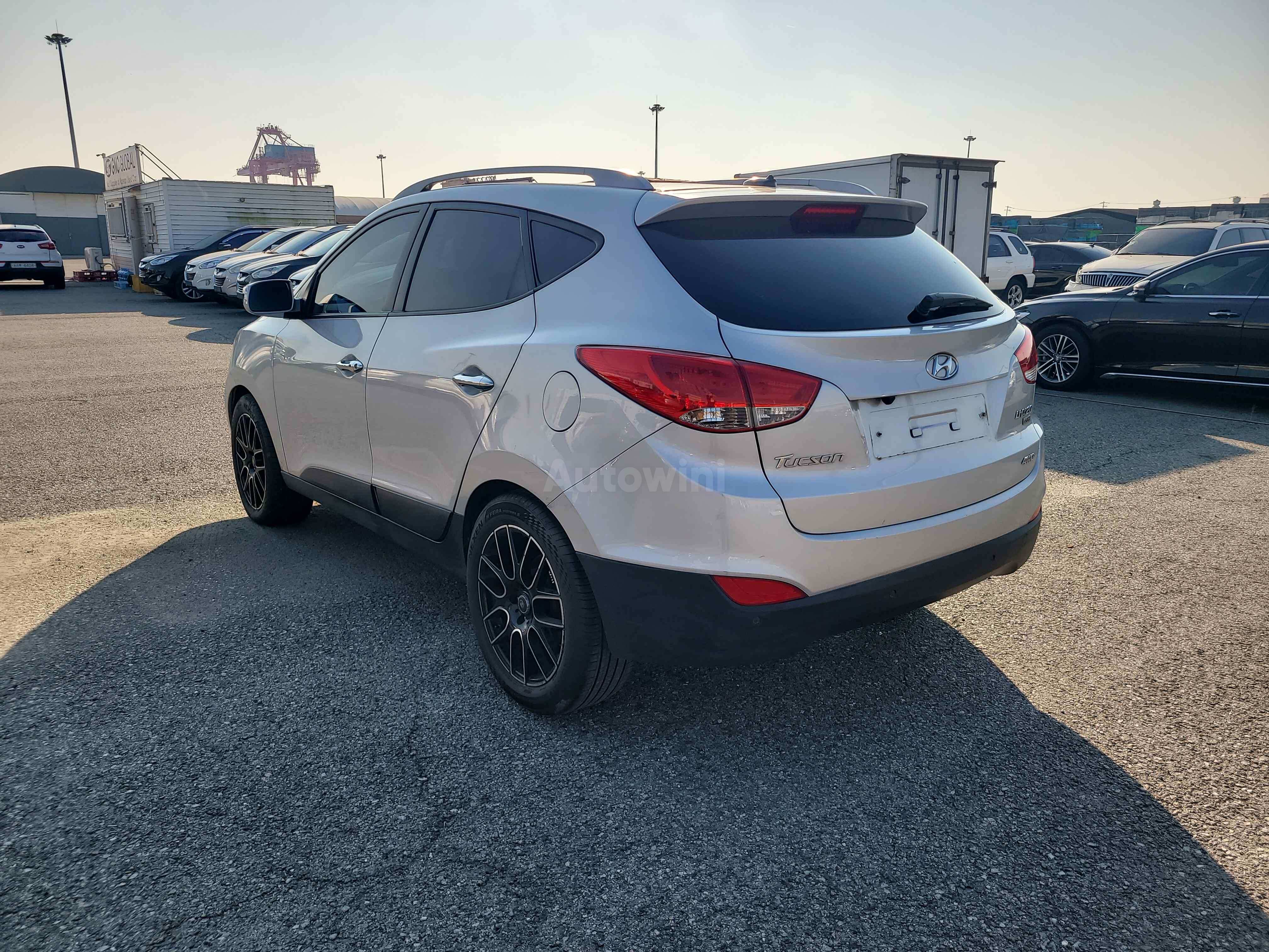 2012 HYUNDAI TUCSON VIN: KMHJW81VDCU446263