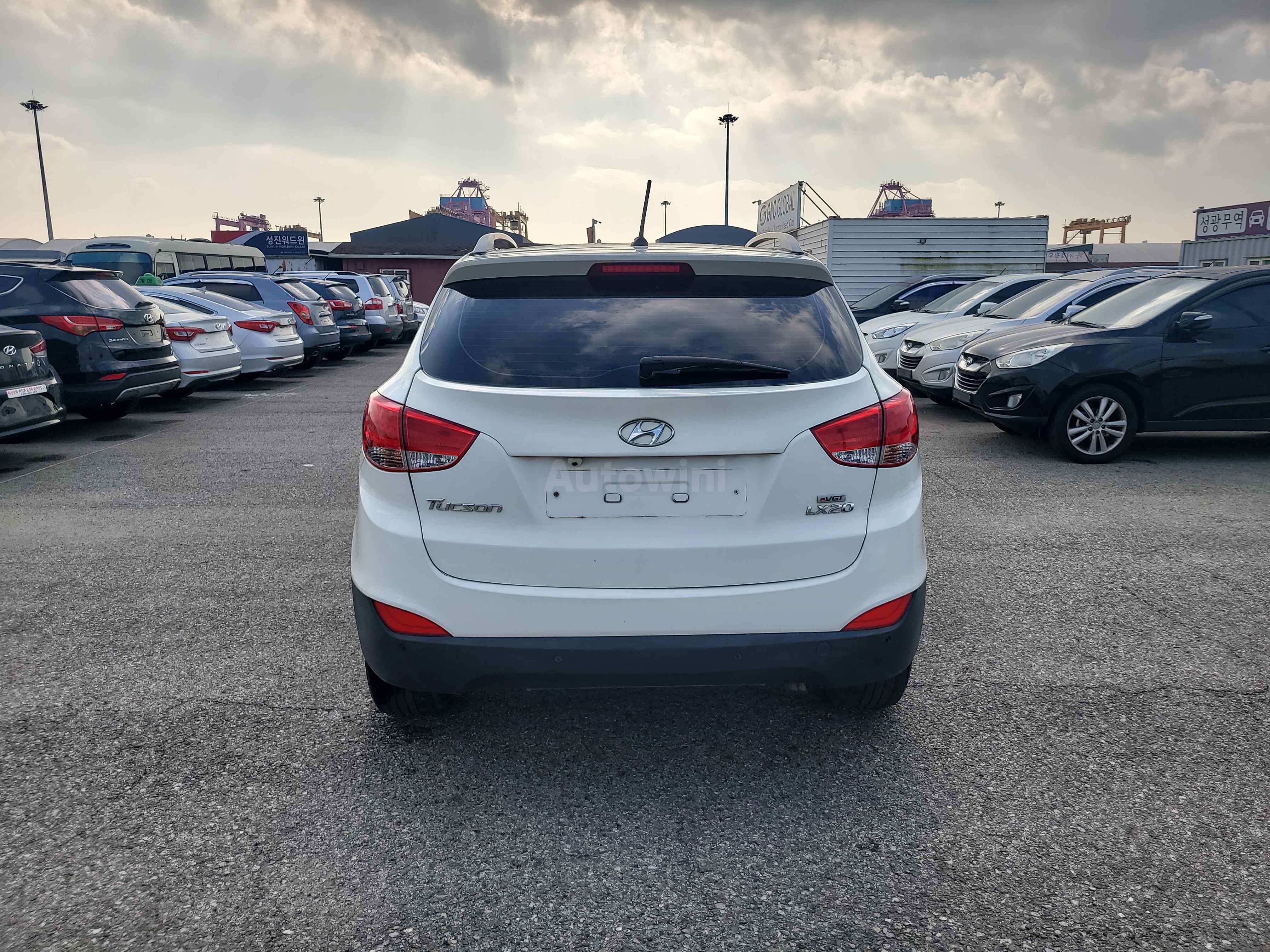2010 HYUNDAI TUCSON VIN: KMHJU81VBAU081314
