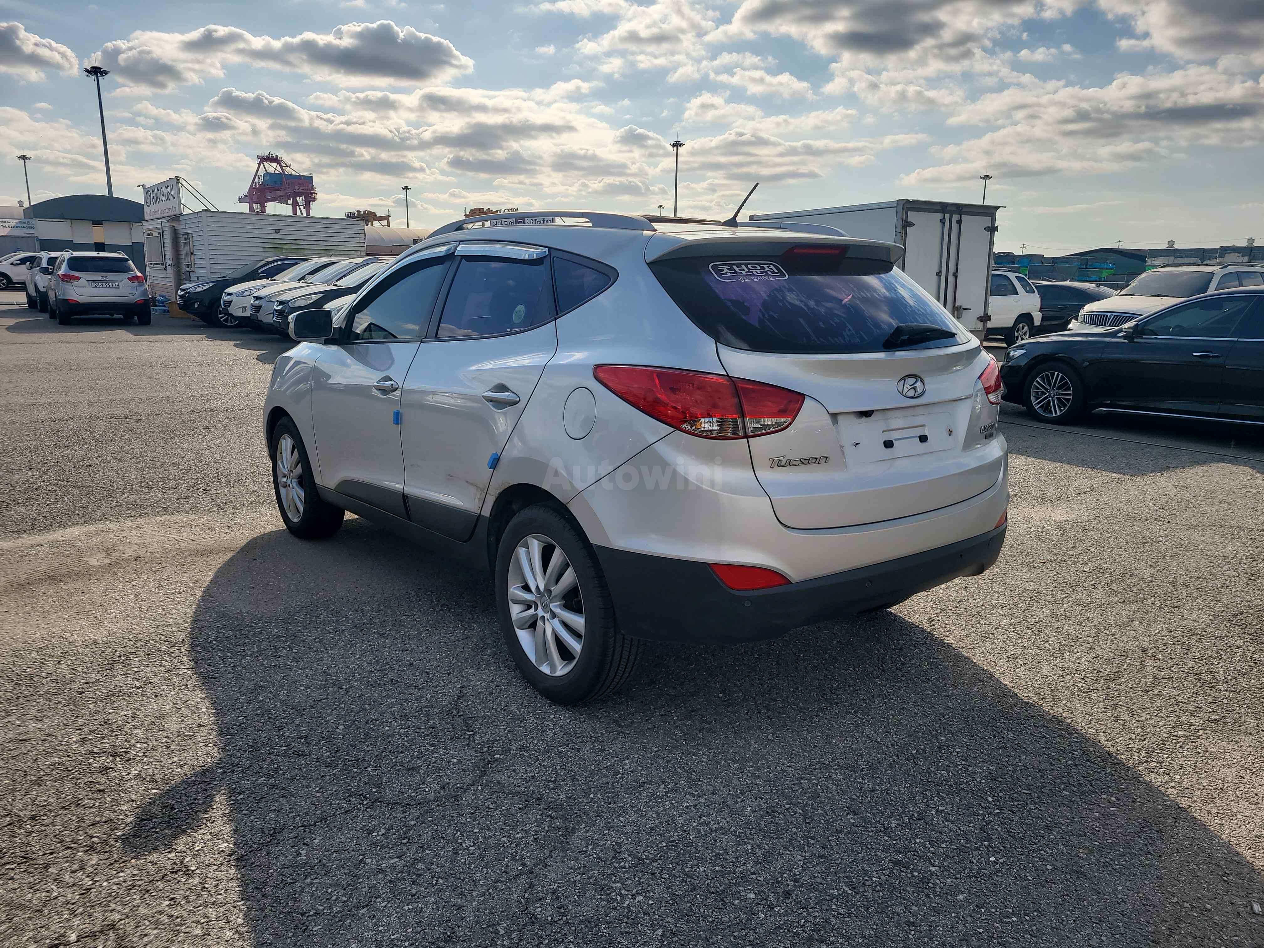 2010 HYUNDAI TUCSON VIN: KMHJU81VBAU085257