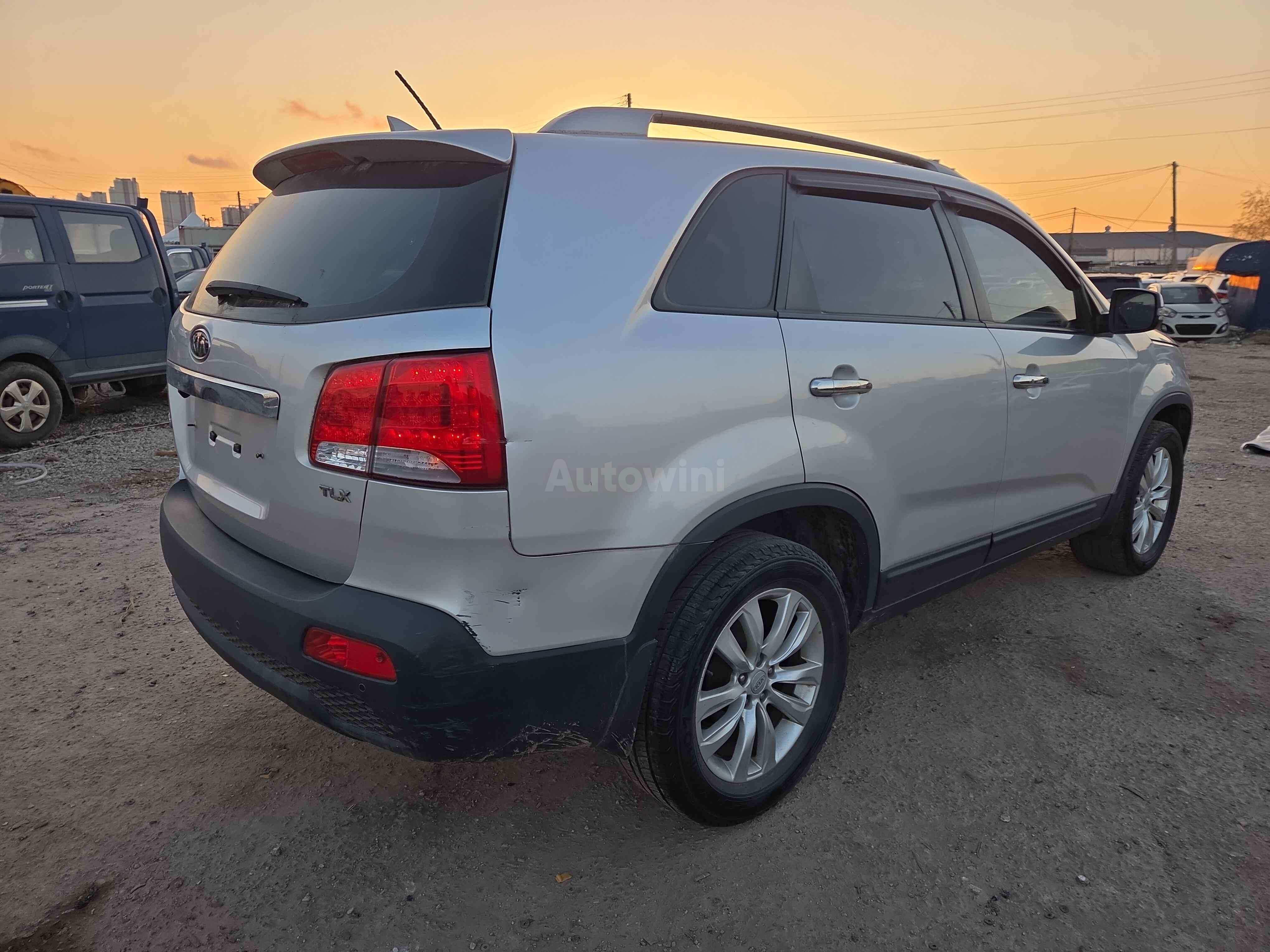 2011 KIA SORENTO VIN: KNAKU815BBA127609