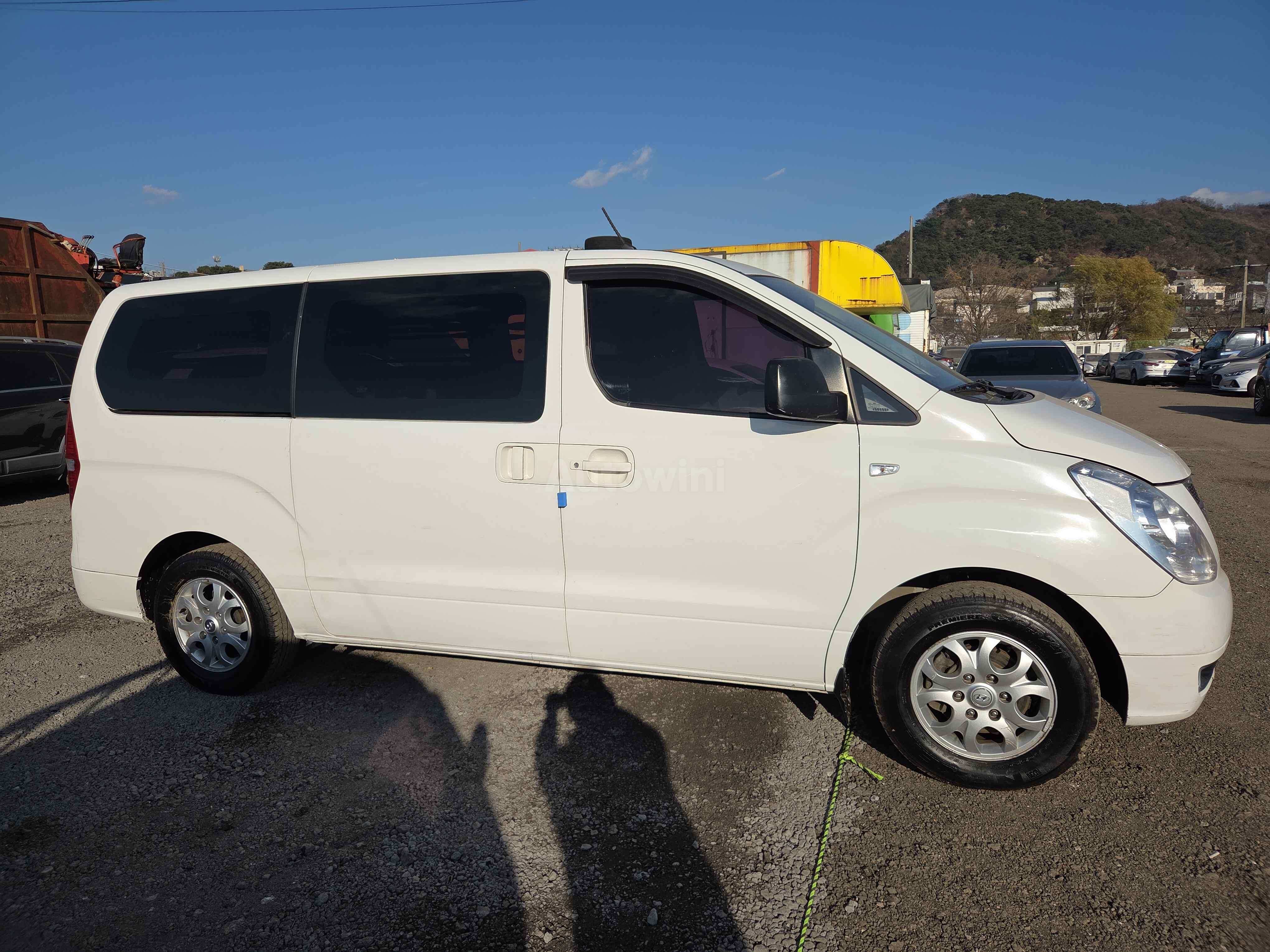 2015 HYUNDAI STAREX VIN: KMFWBX7KAFU705275