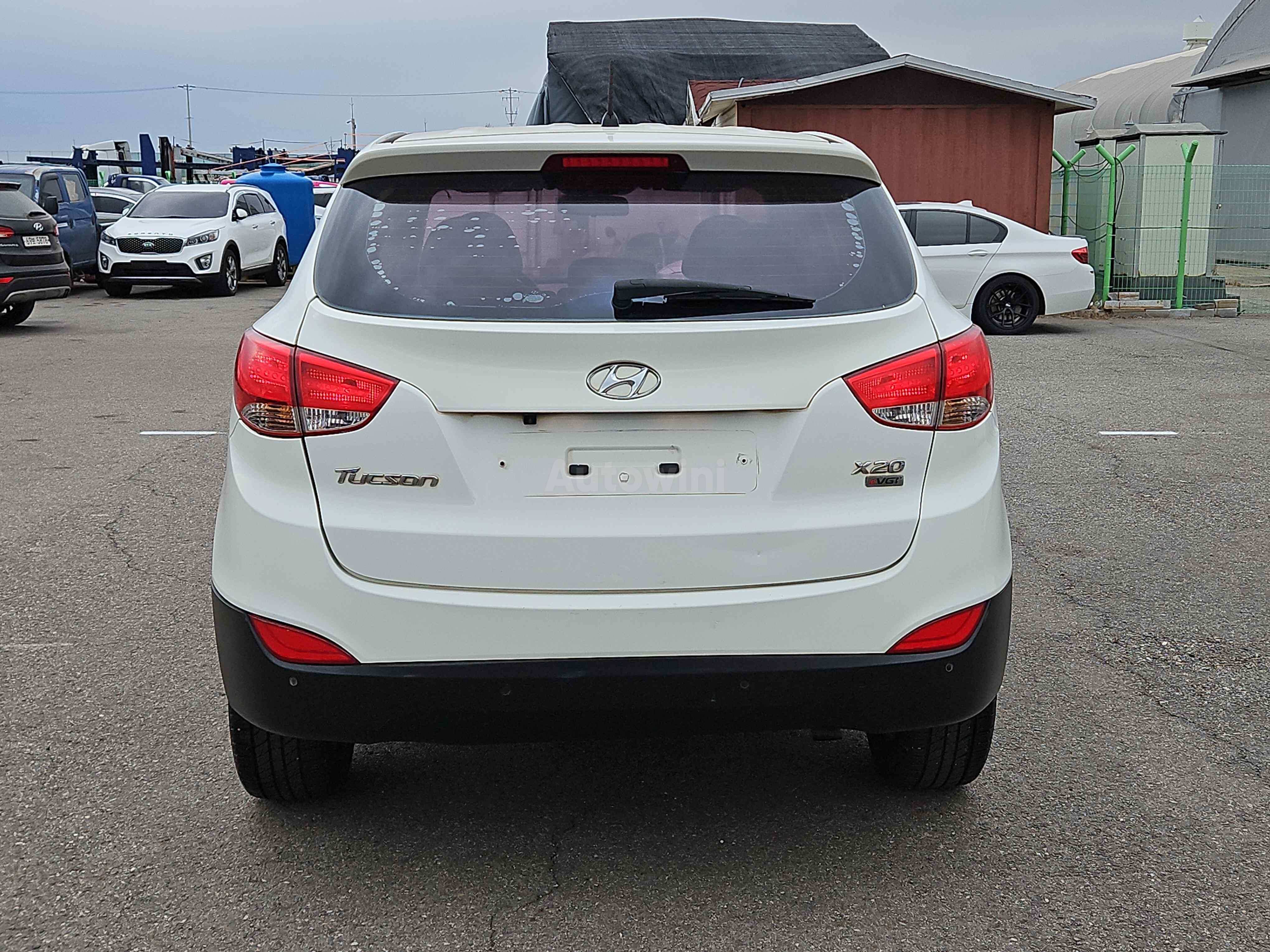 2011 HYUNDAI TUCSON VIN: KMHJT81VBBU096931