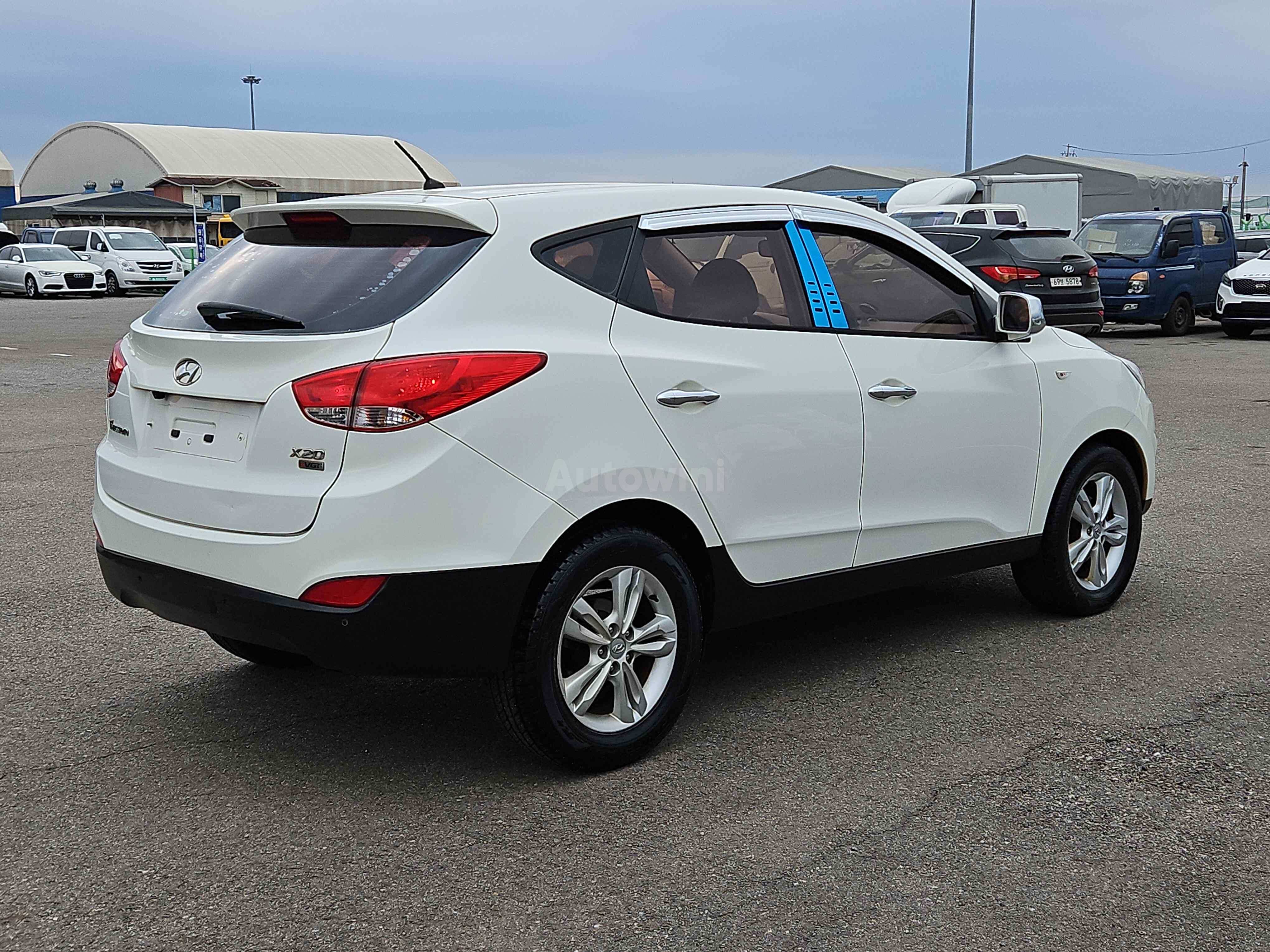 2011 HYUNDAI TUCSON VIN: KMHJT81VBBU096931
