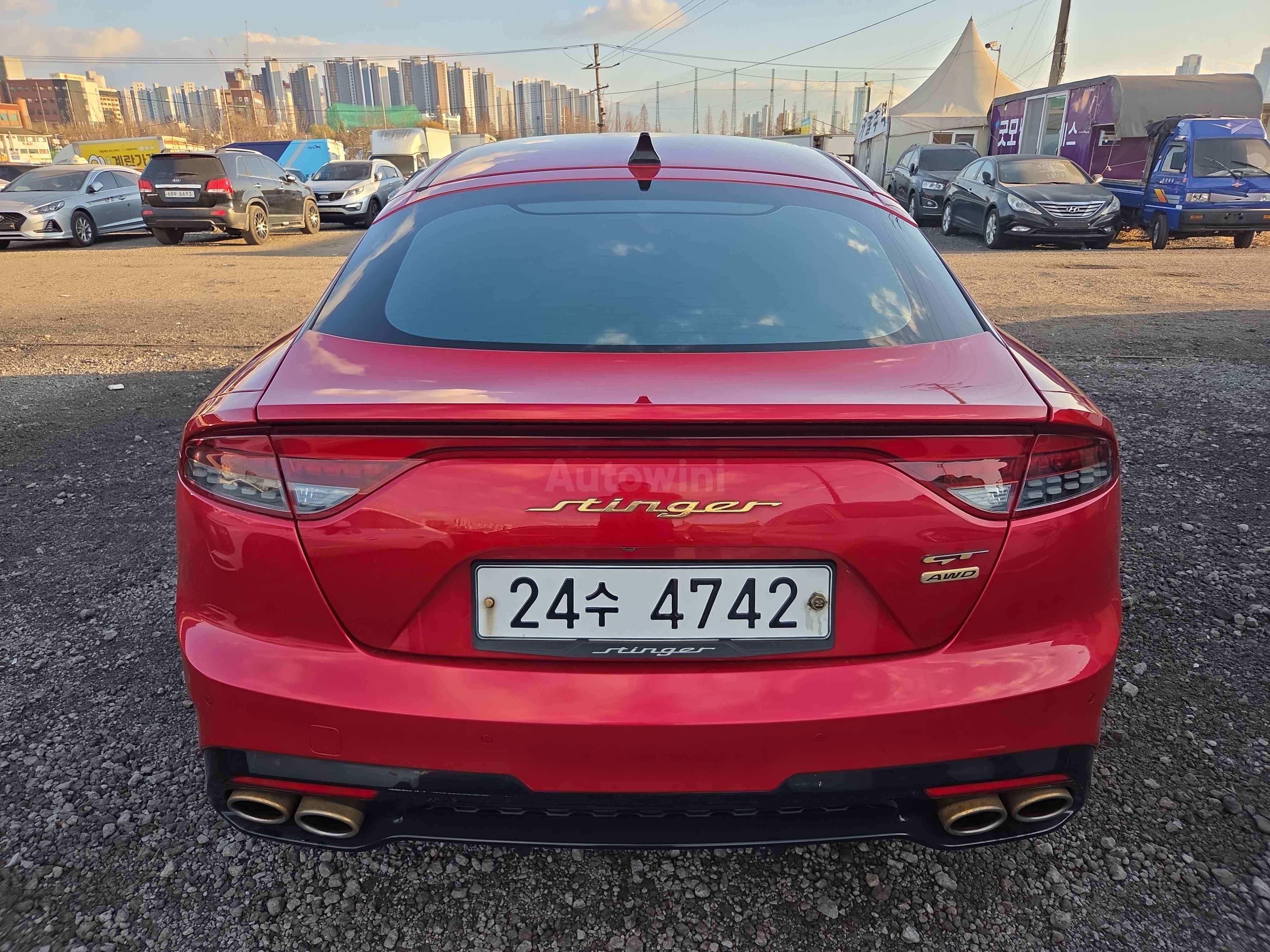 2018 KIA STINGER VIN: KNAE251ABJS003708
