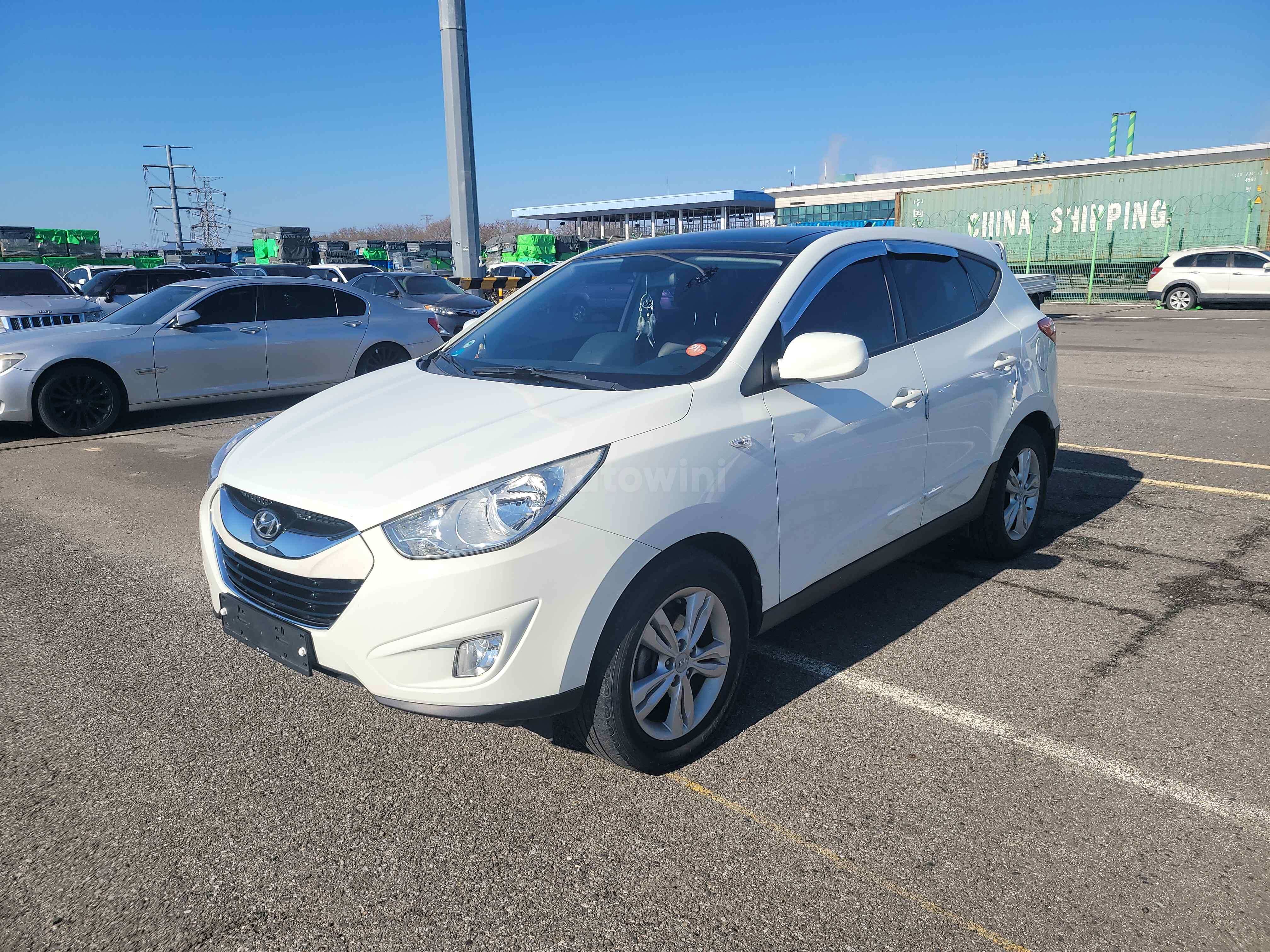2011 HYUNDAI TUCSON VIN: KMHJT81VBBU119045