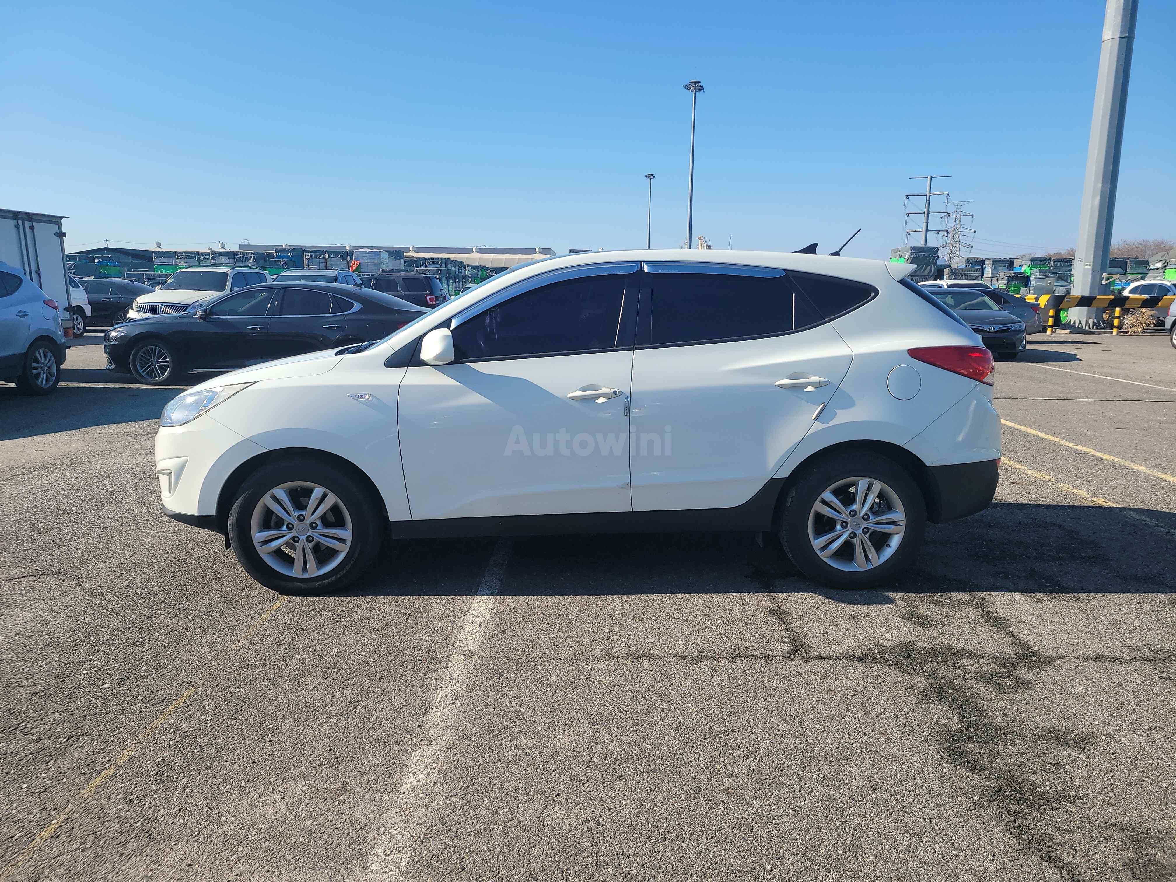 2011 HYUNDAI TUCSON VIN: KMHJT81VBBU119045