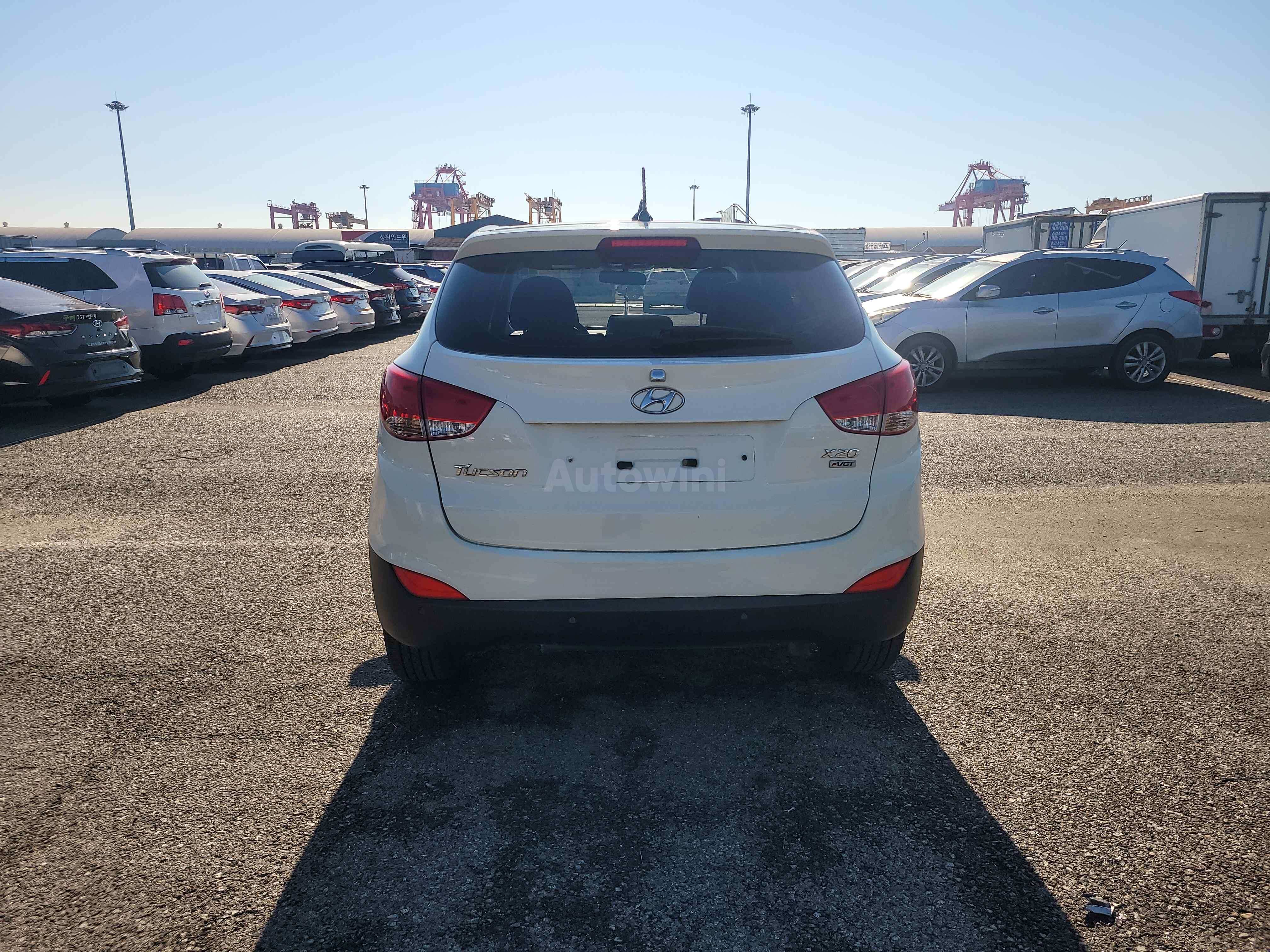 2011 HYUNDAI TUCSON VIN: KMHJT81VBBU119045