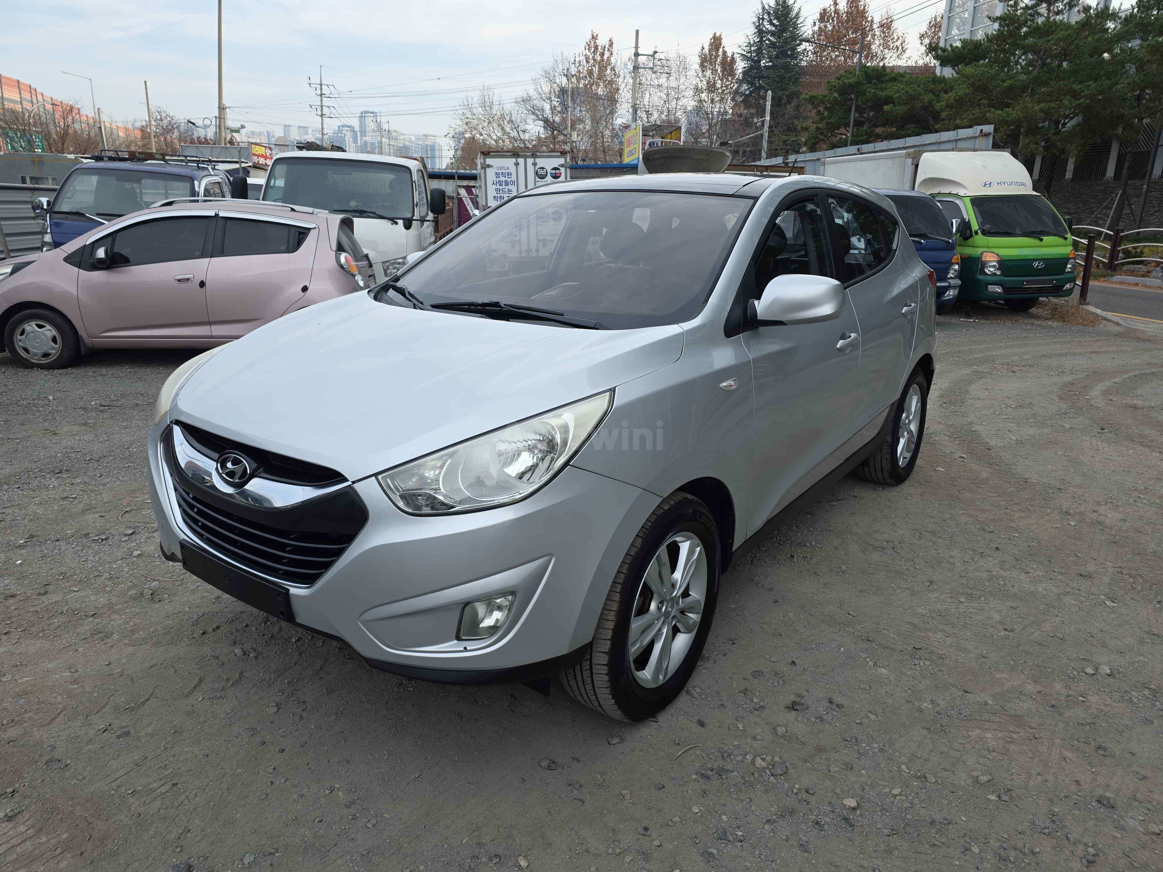 2010 HYUNDAI TUCSON VIN: KMHJT81VBAU056775