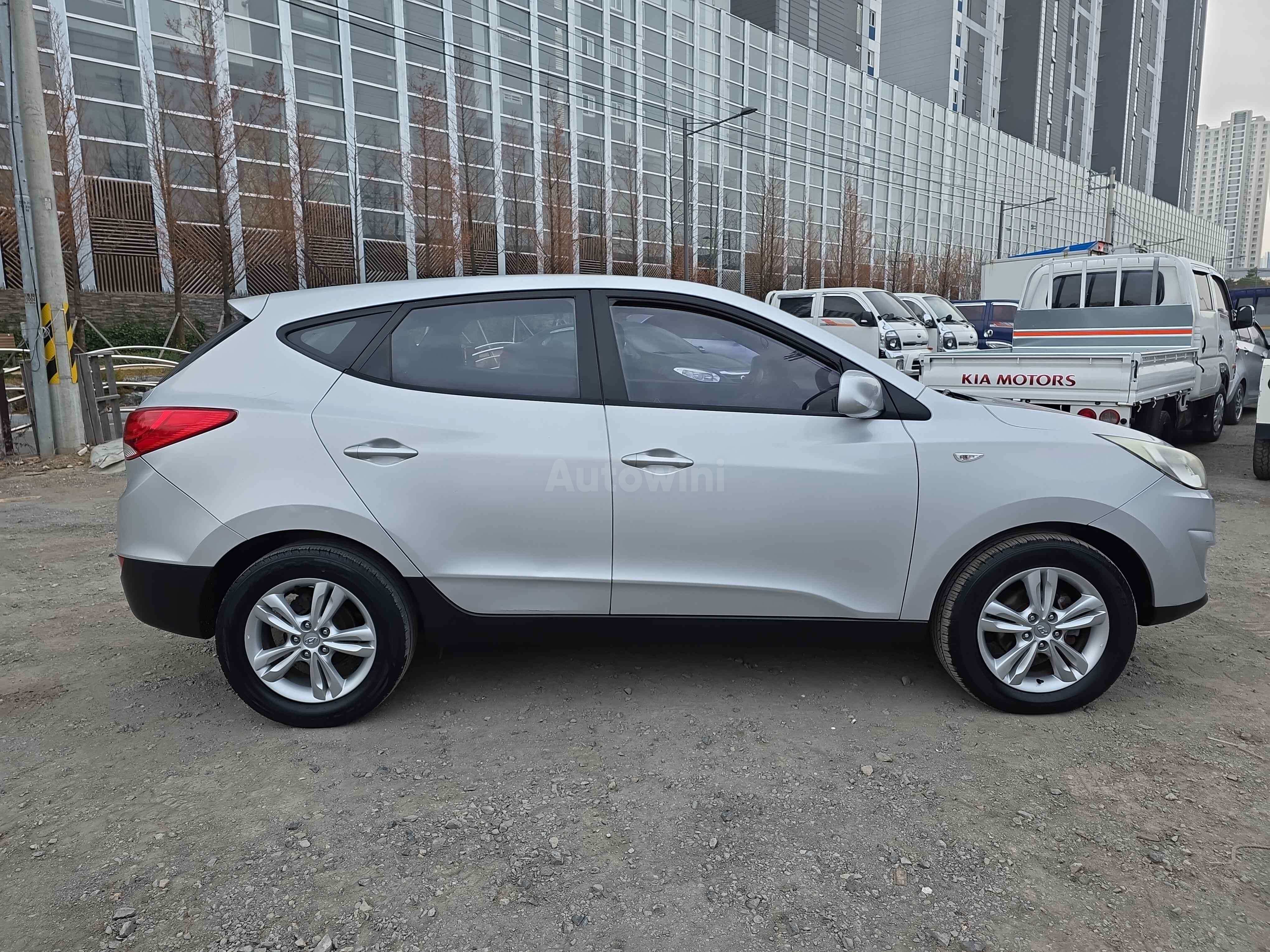 2010 HYUNDAI TUCSON VIN: KMHJT81VBAU056775