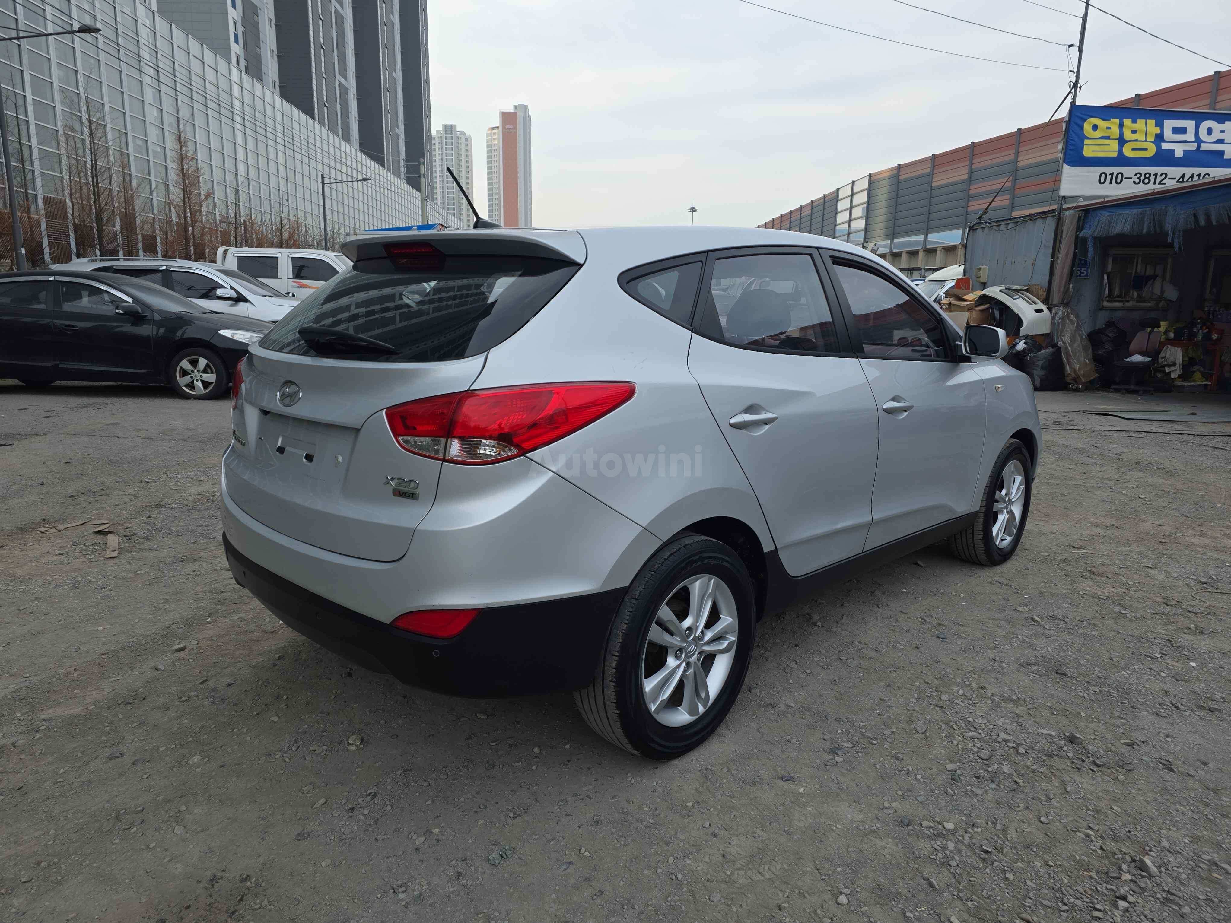 2010 HYUNDAI TUCSON VIN: KMHJT81VBAU056775