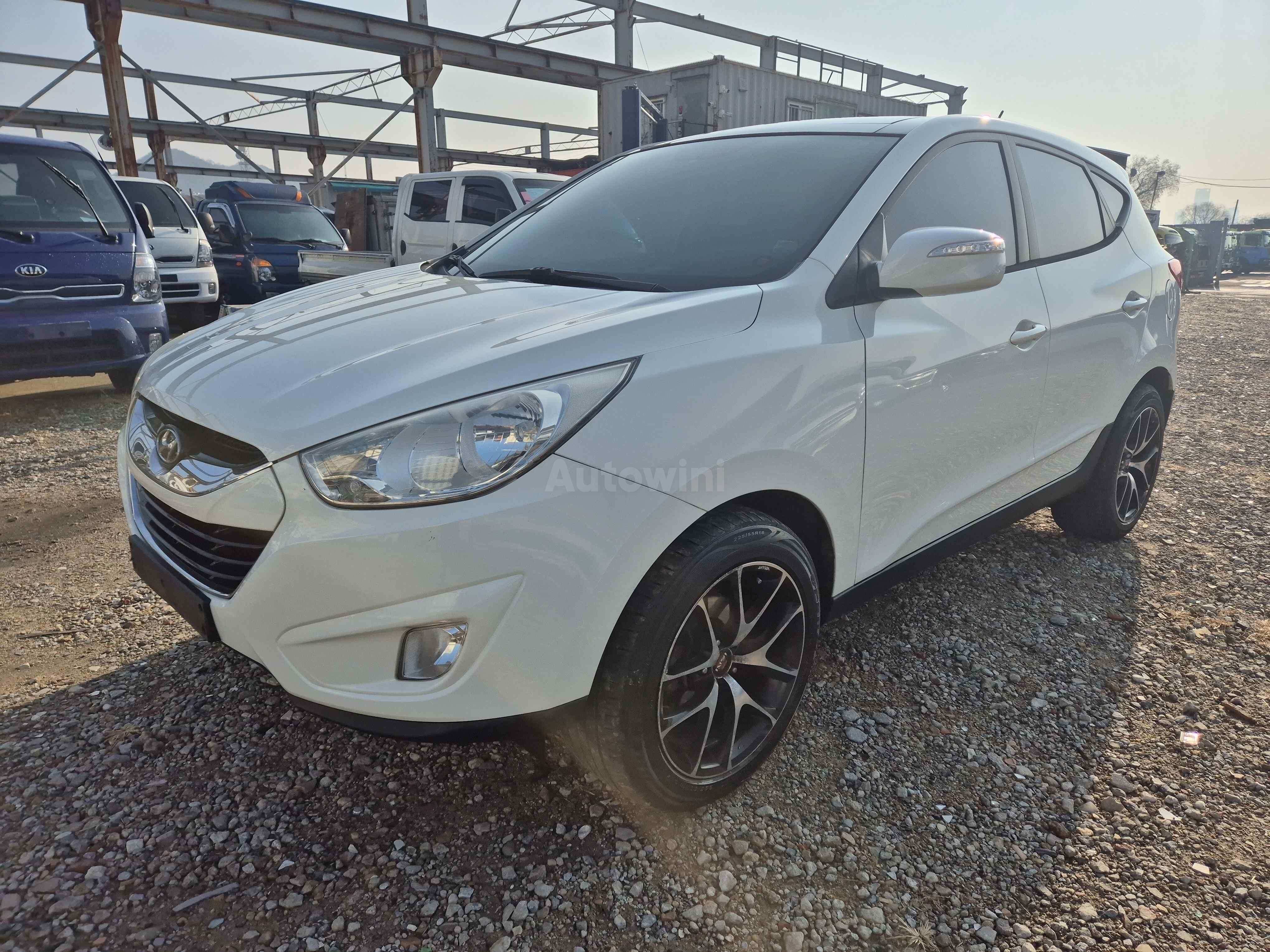 2010 HYUNDAI TUCSON VIN: KMHJU81VBAU017174