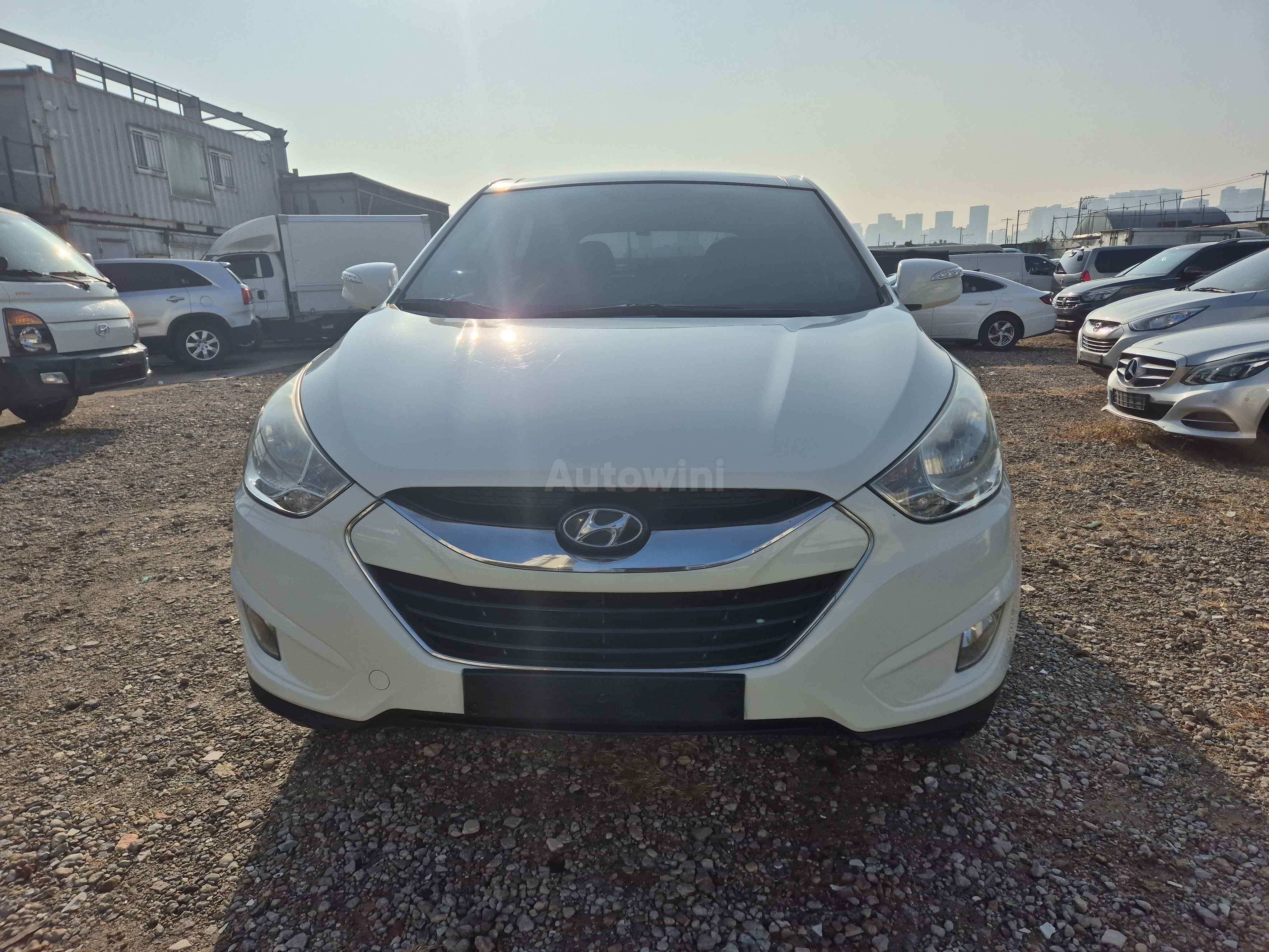 2010 HYUNDAI TUCSON VIN: KMHJU81VBAU017174