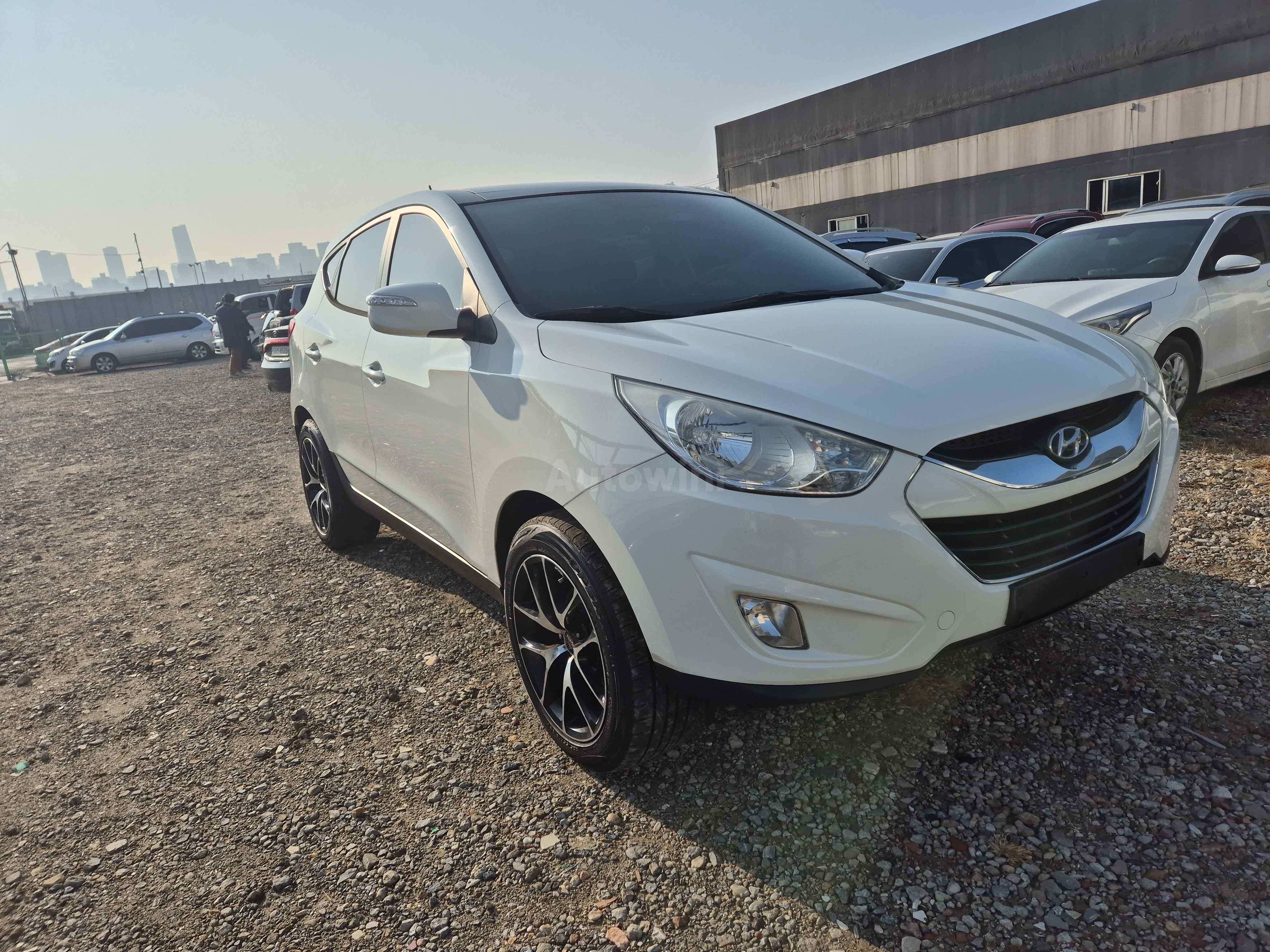 2010 HYUNDAI TUCSON VIN: KMHJU81VBAU017174