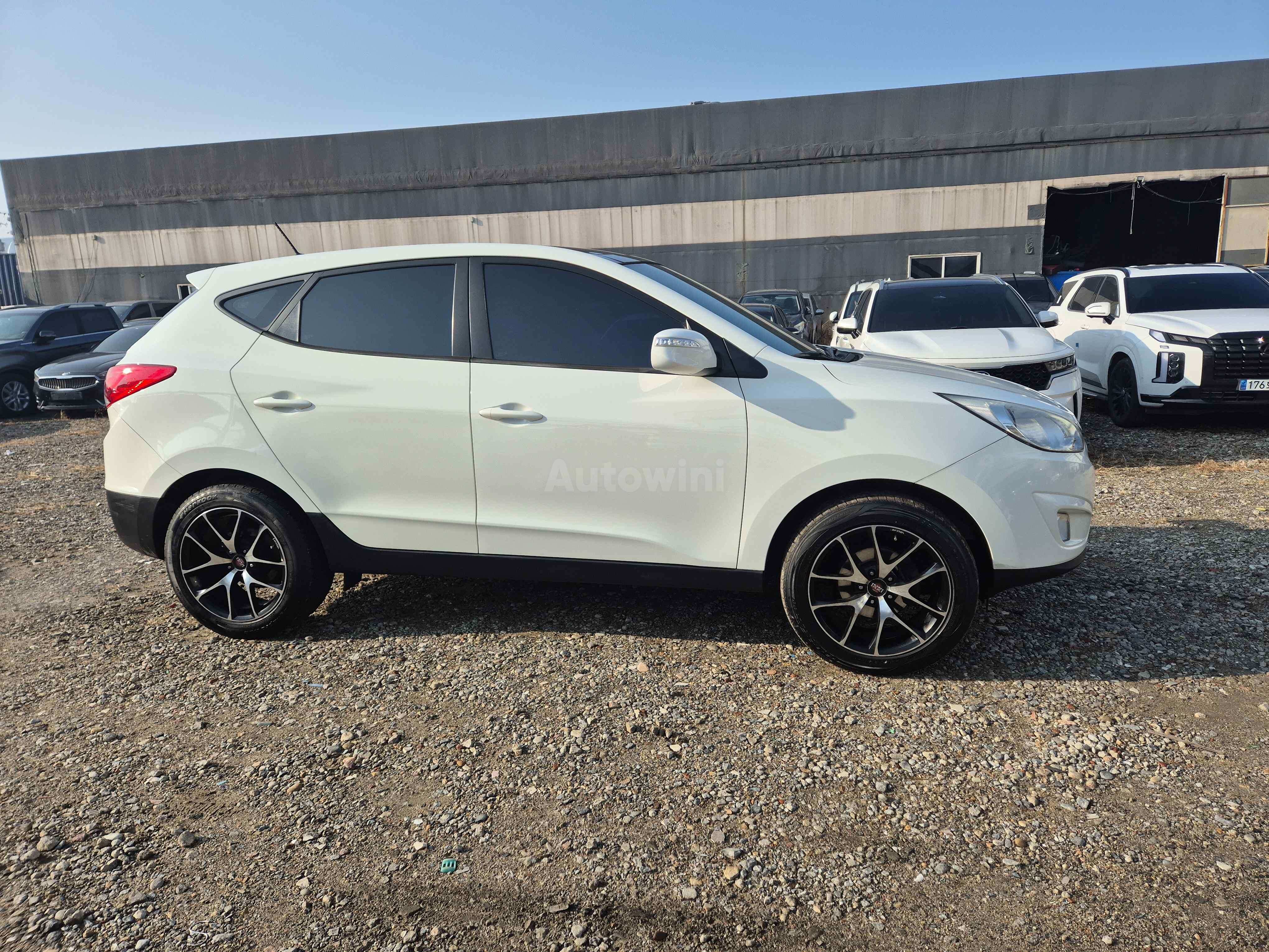 2010 HYUNDAI TUCSON VIN: KMHJU81VBAU017174