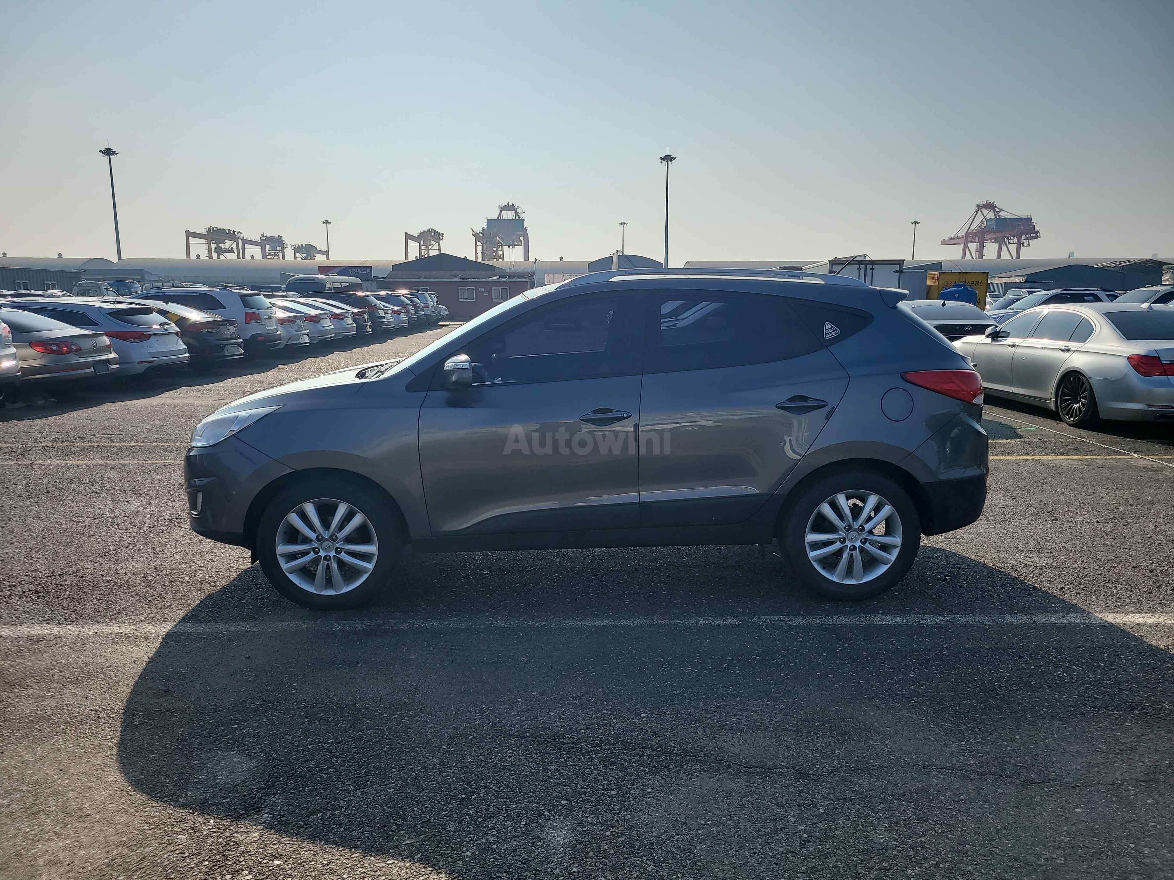 2010 HYUNDAI TUCSON VIN: KMHJU81VBAU022143