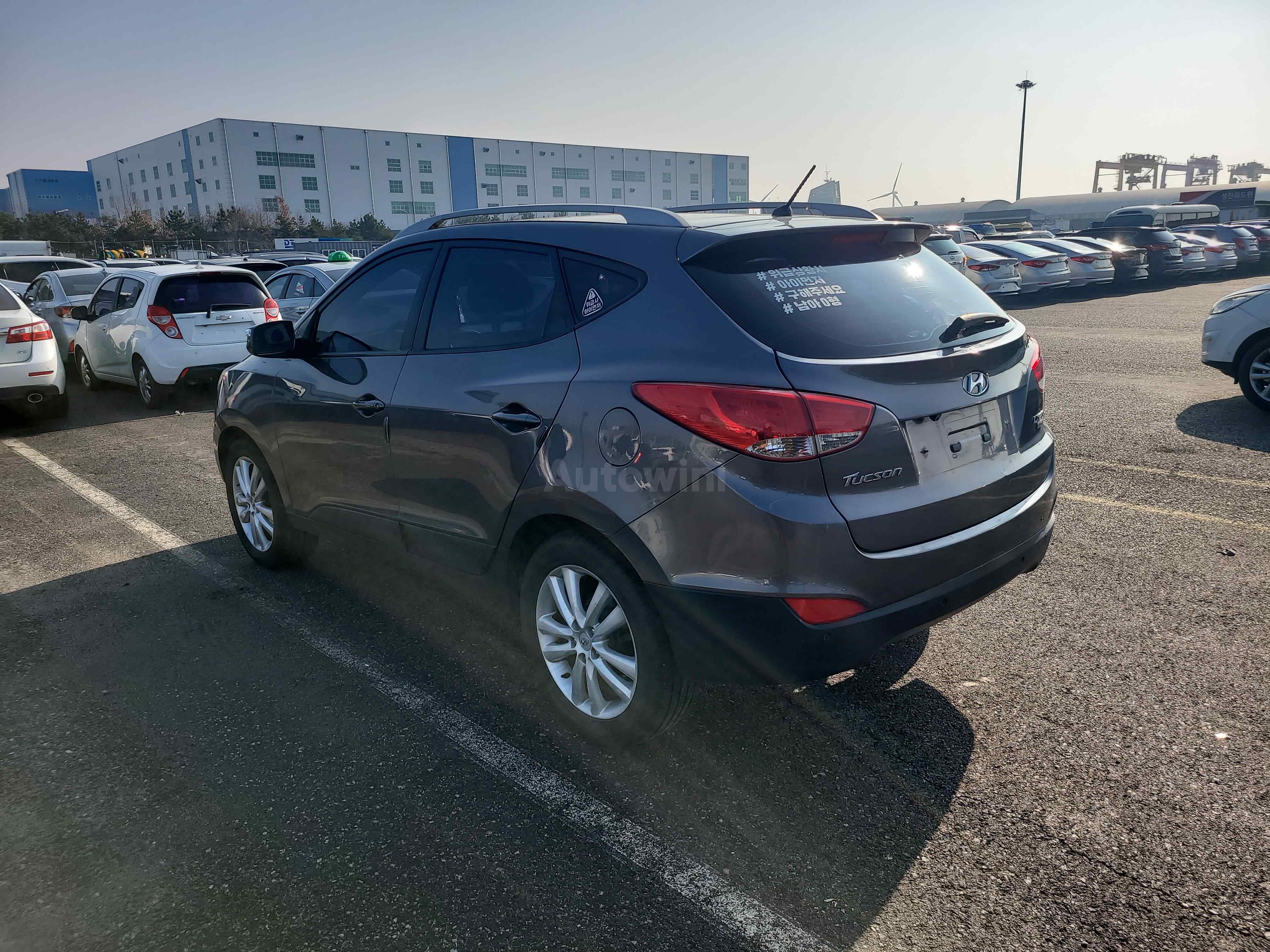 2010 HYUNDAI TUCSON VIN: KMHJU81VBAU022143