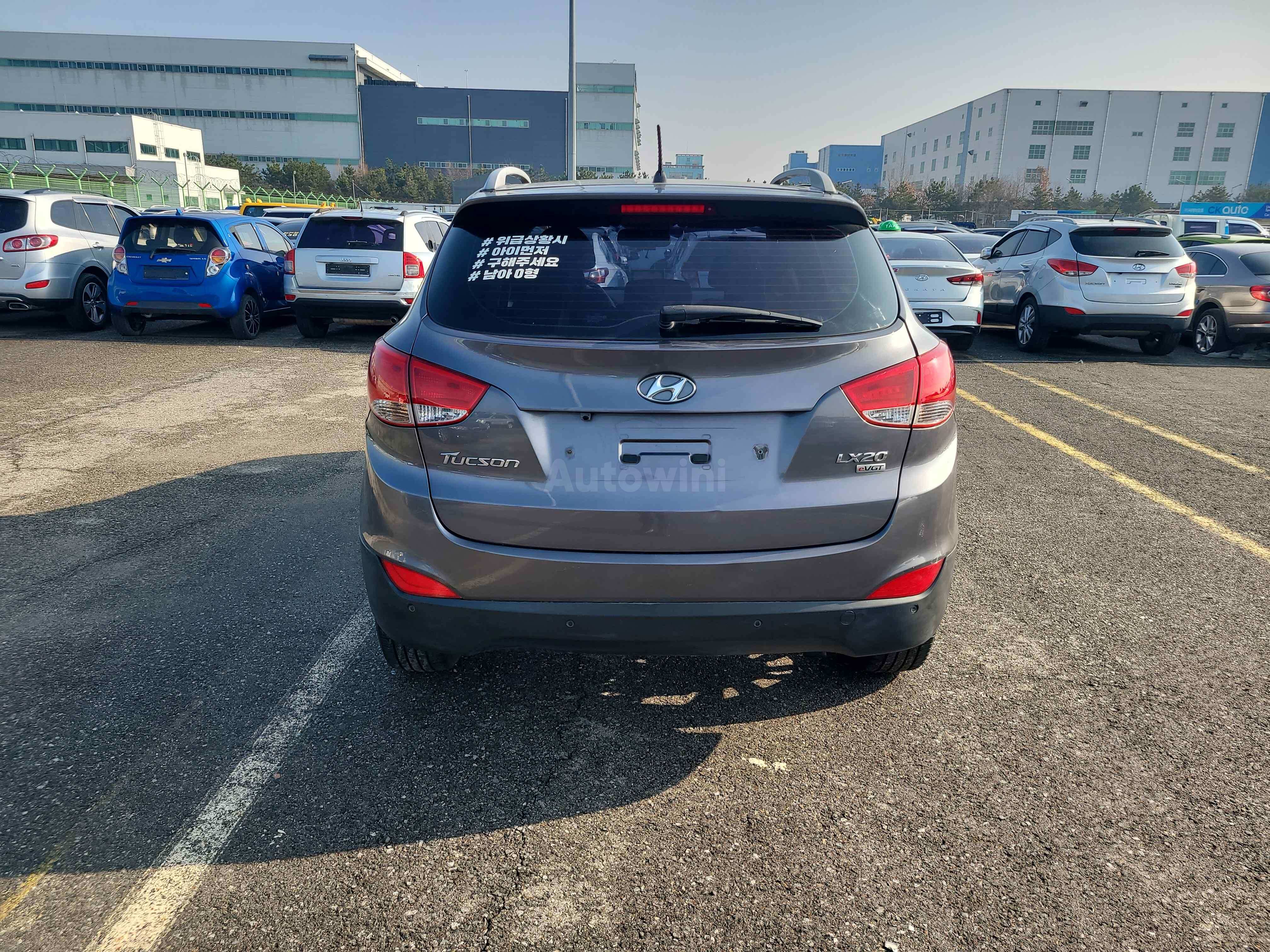 2010 HYUNDAI TUCSON VIN: KMHJU81VBAU022143