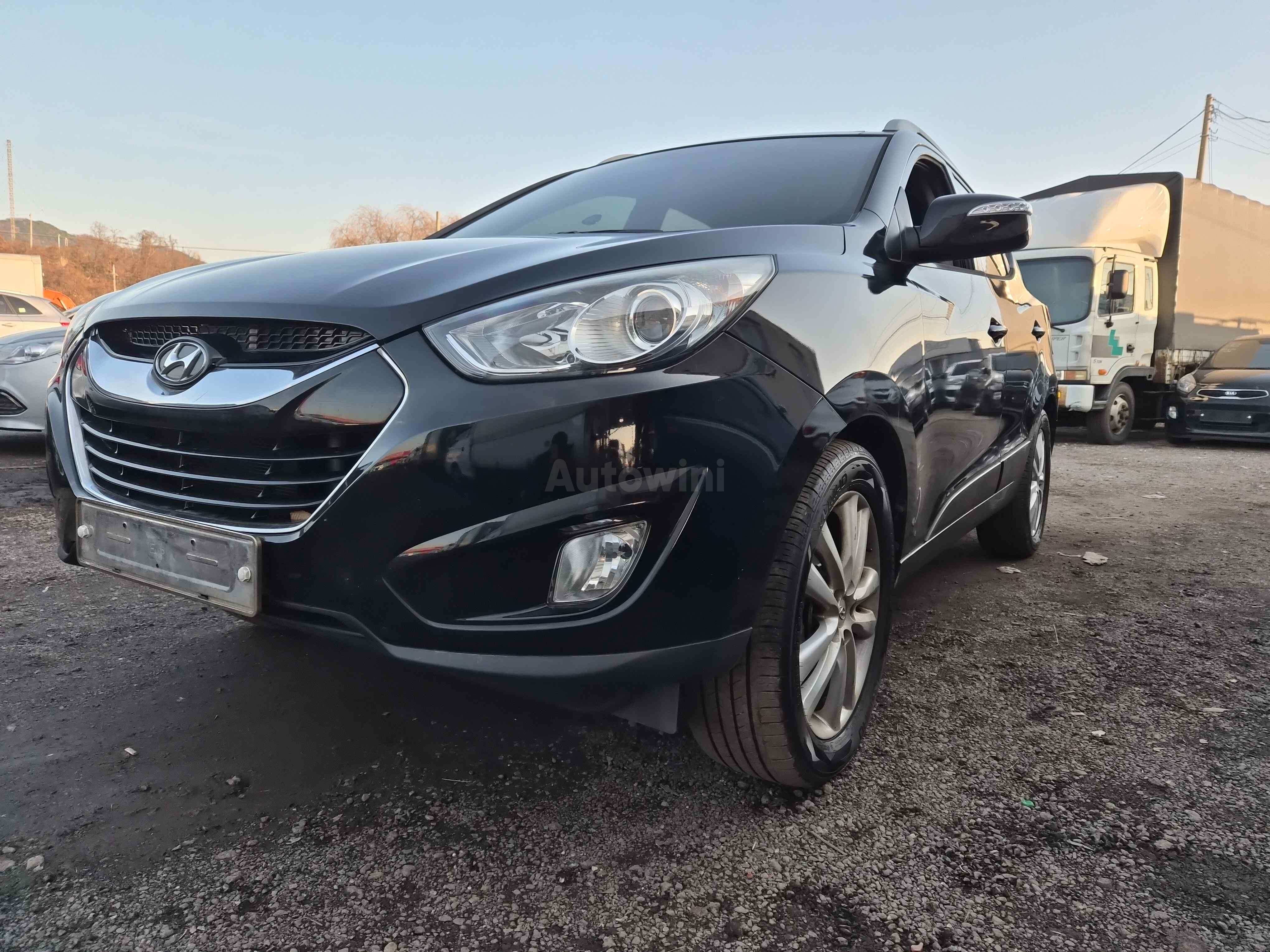 2011 HYUNDAI TUCSON VIN: KMHJU81VBBU232797
