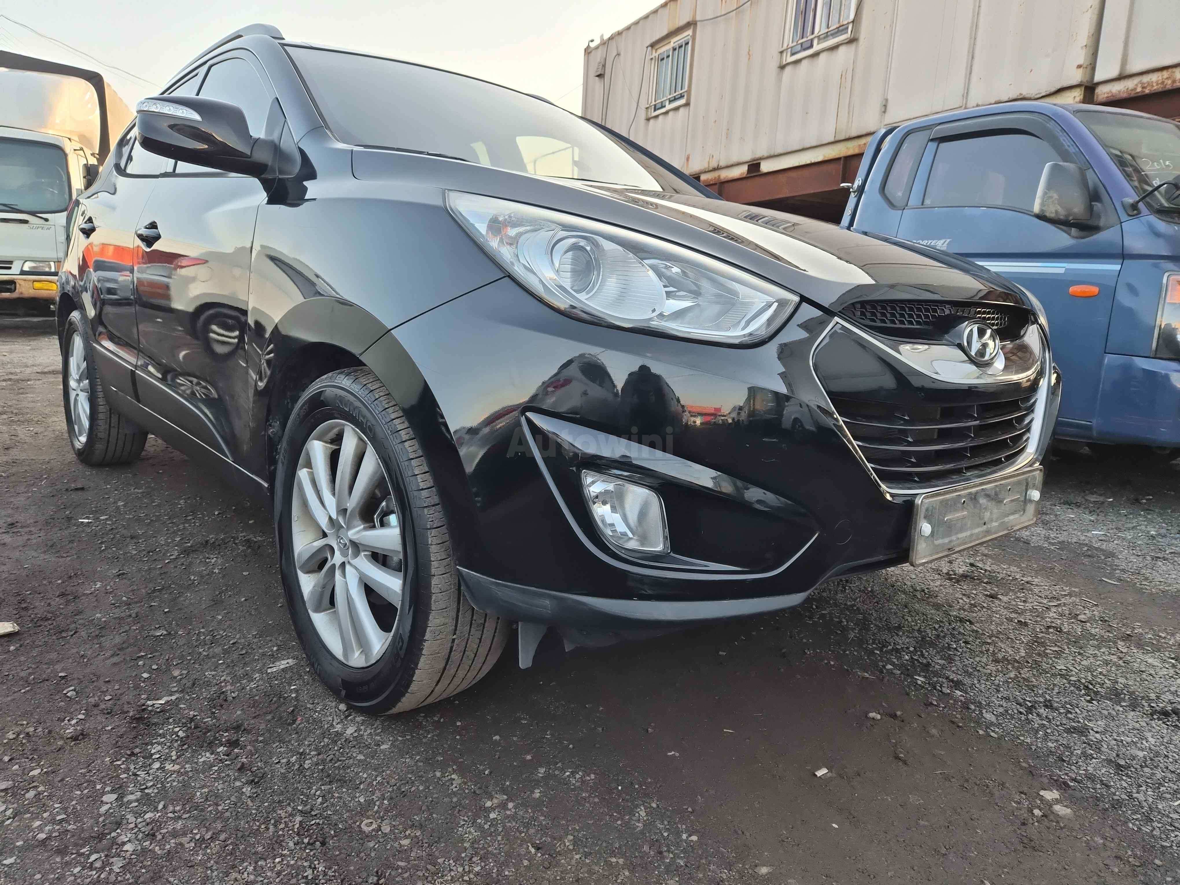 2011 HYUNDAI TUCSON VIN: KMHJU81VBBU232797