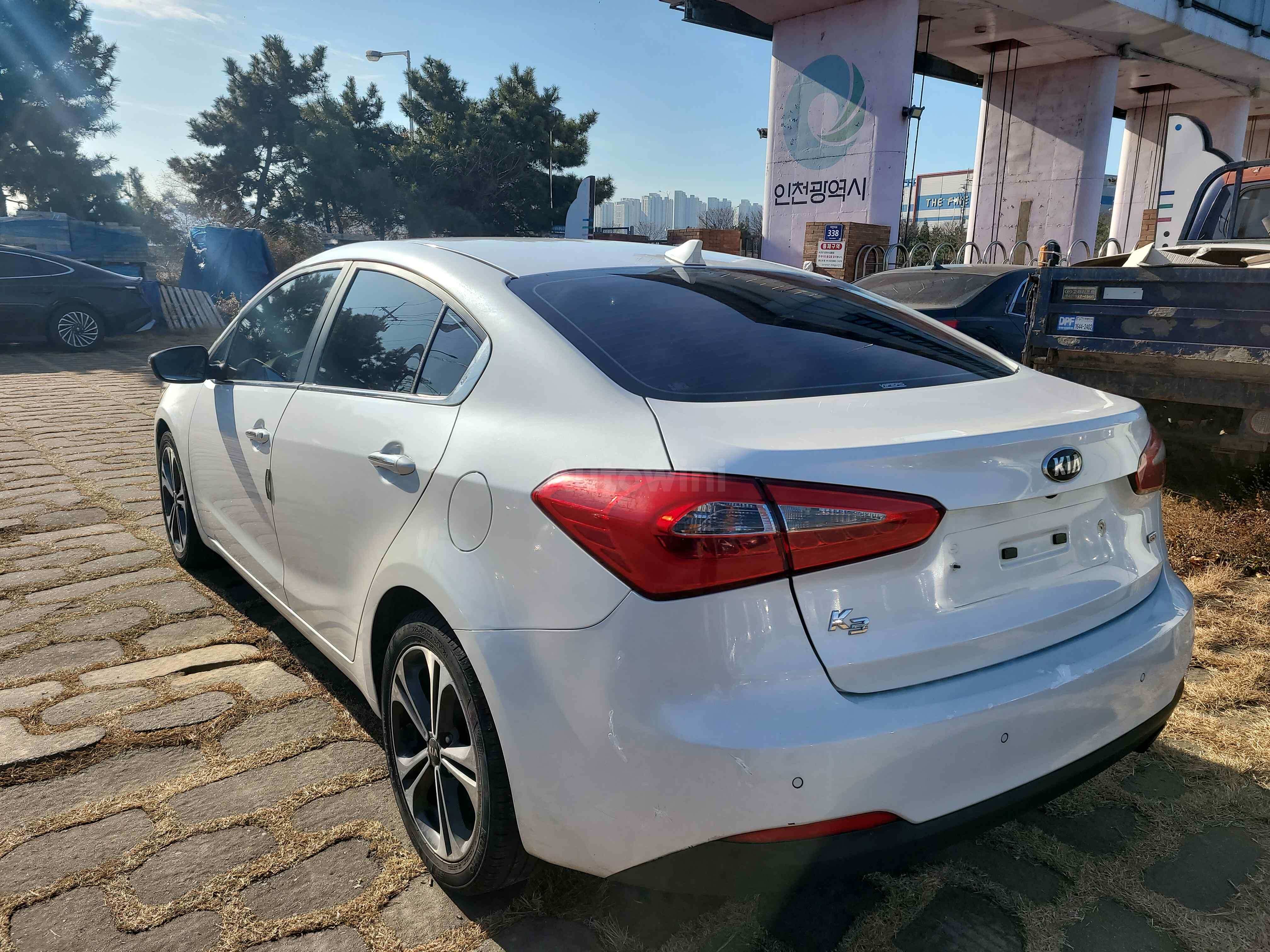 2013 KIA K3 VIN: KNAFZ412BDA142106