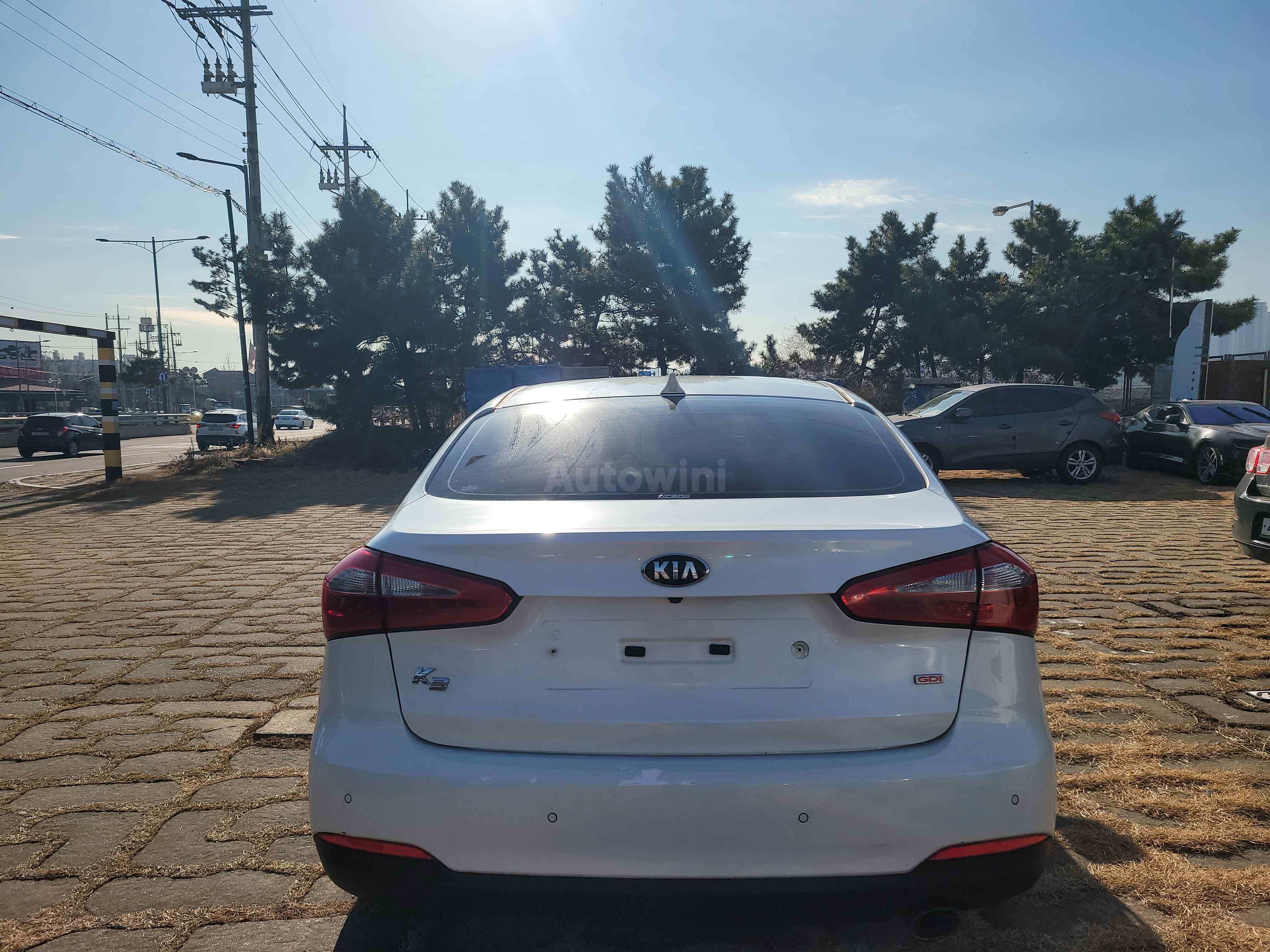 2013 KIA K3 VIN: KNAFZ412BDA142106