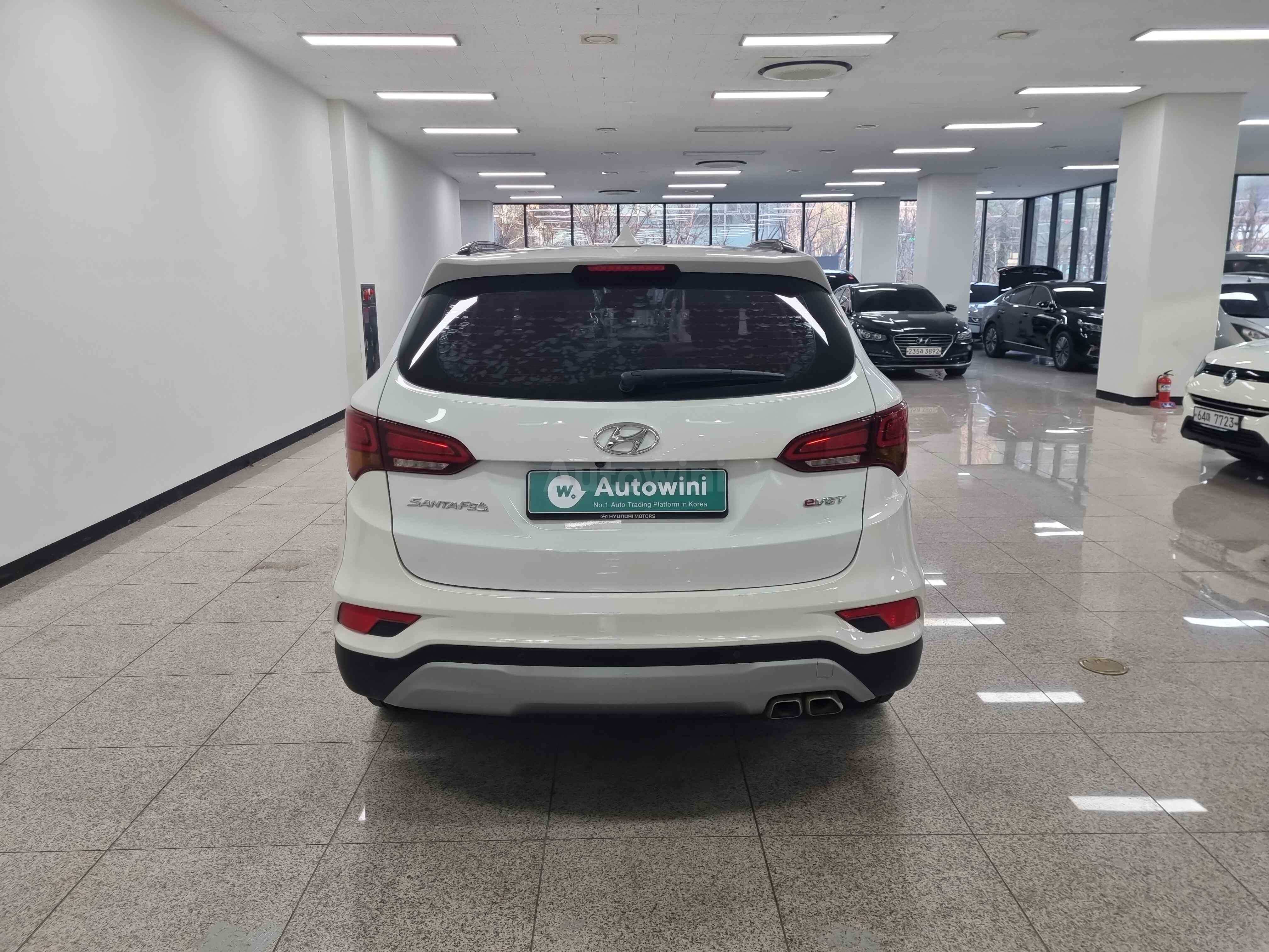 2016 HYUNDAI SANTAFE VIN: KMHSW81UBGU552038