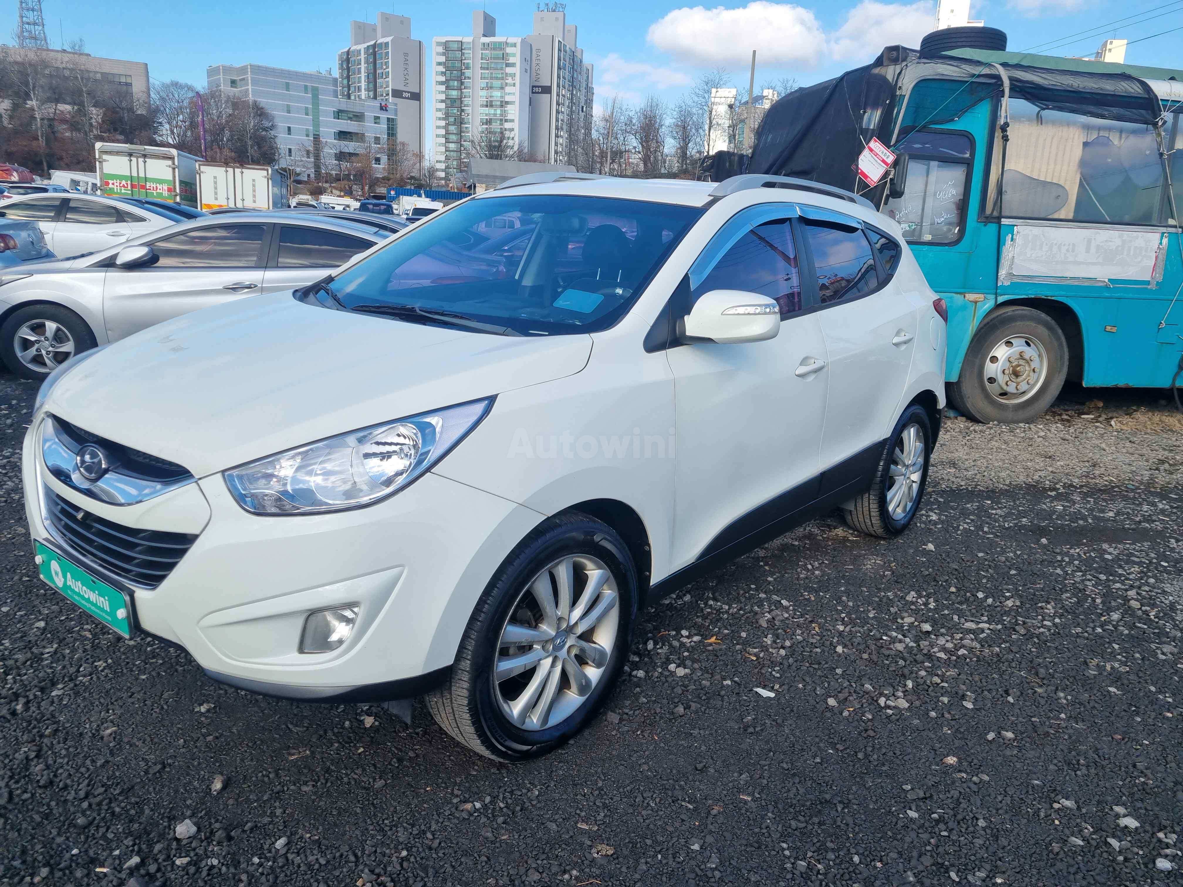 2010 HYUNDAI TUCSON VIN: KMHJU81VBAU087199
