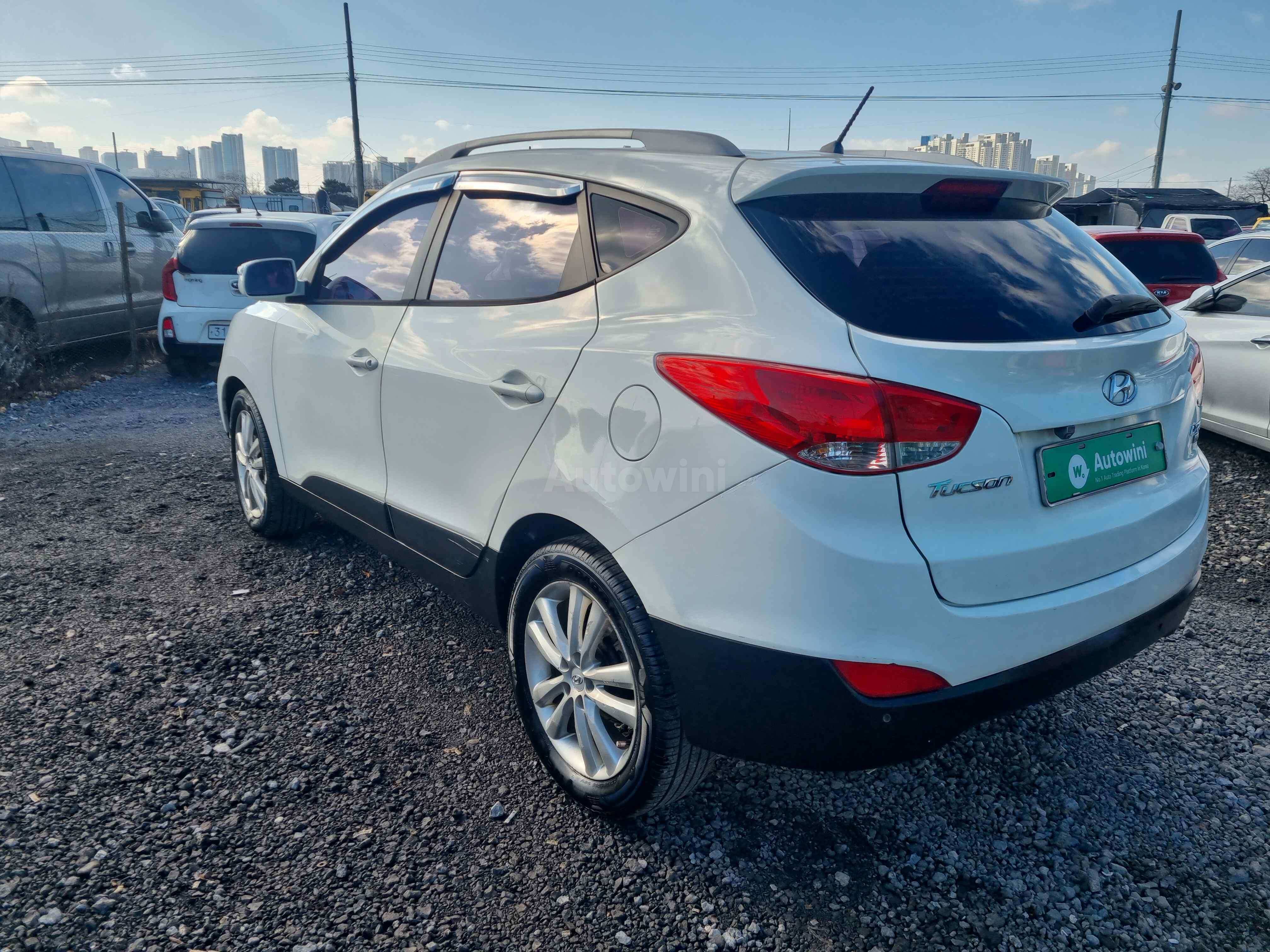 2010 HYUNDAI TUCSON VIN: KMHJU81VBAU087199