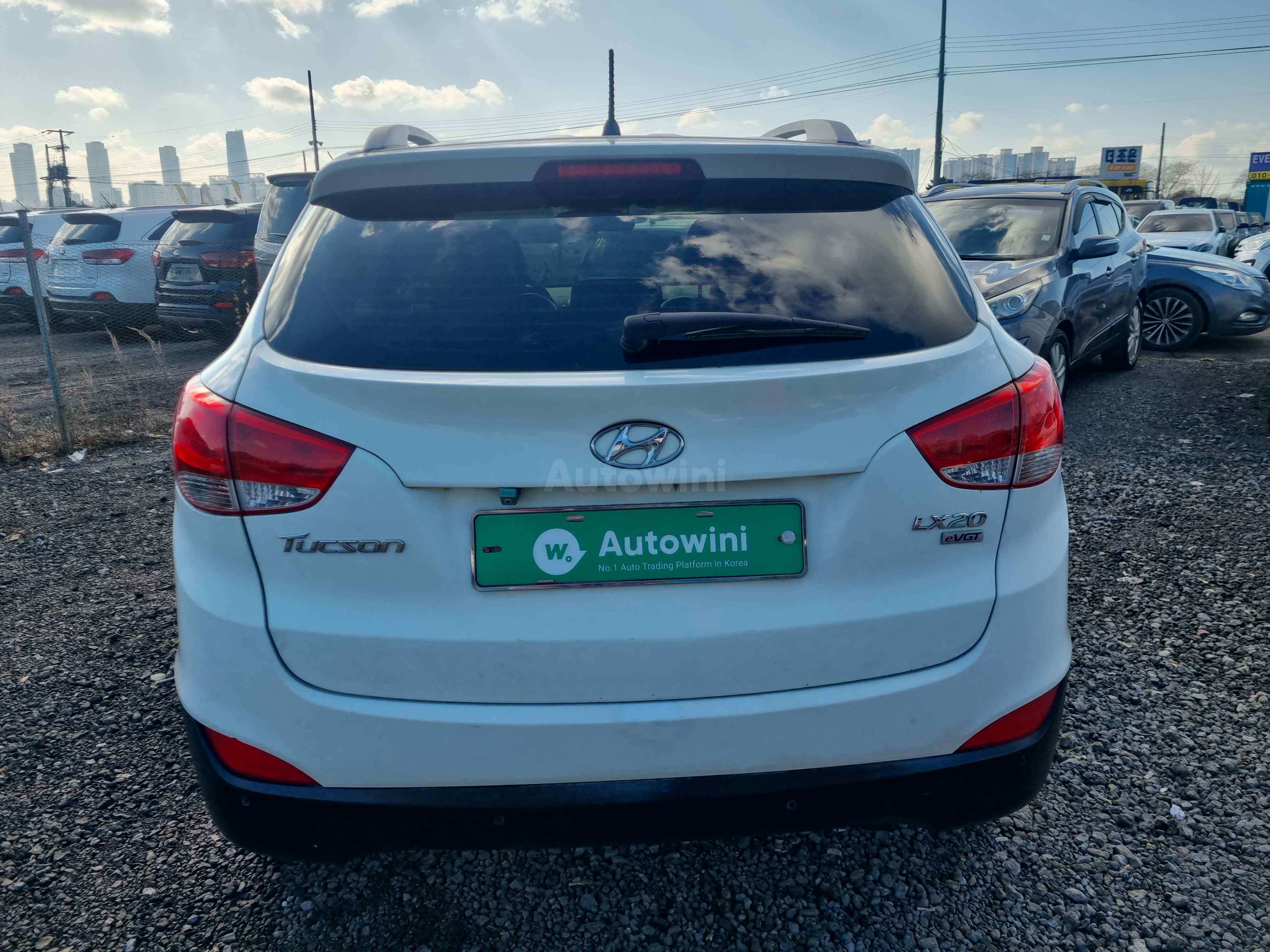 2010 HYUNDAI TUCSON VIN: KMHJU81VBAU087199