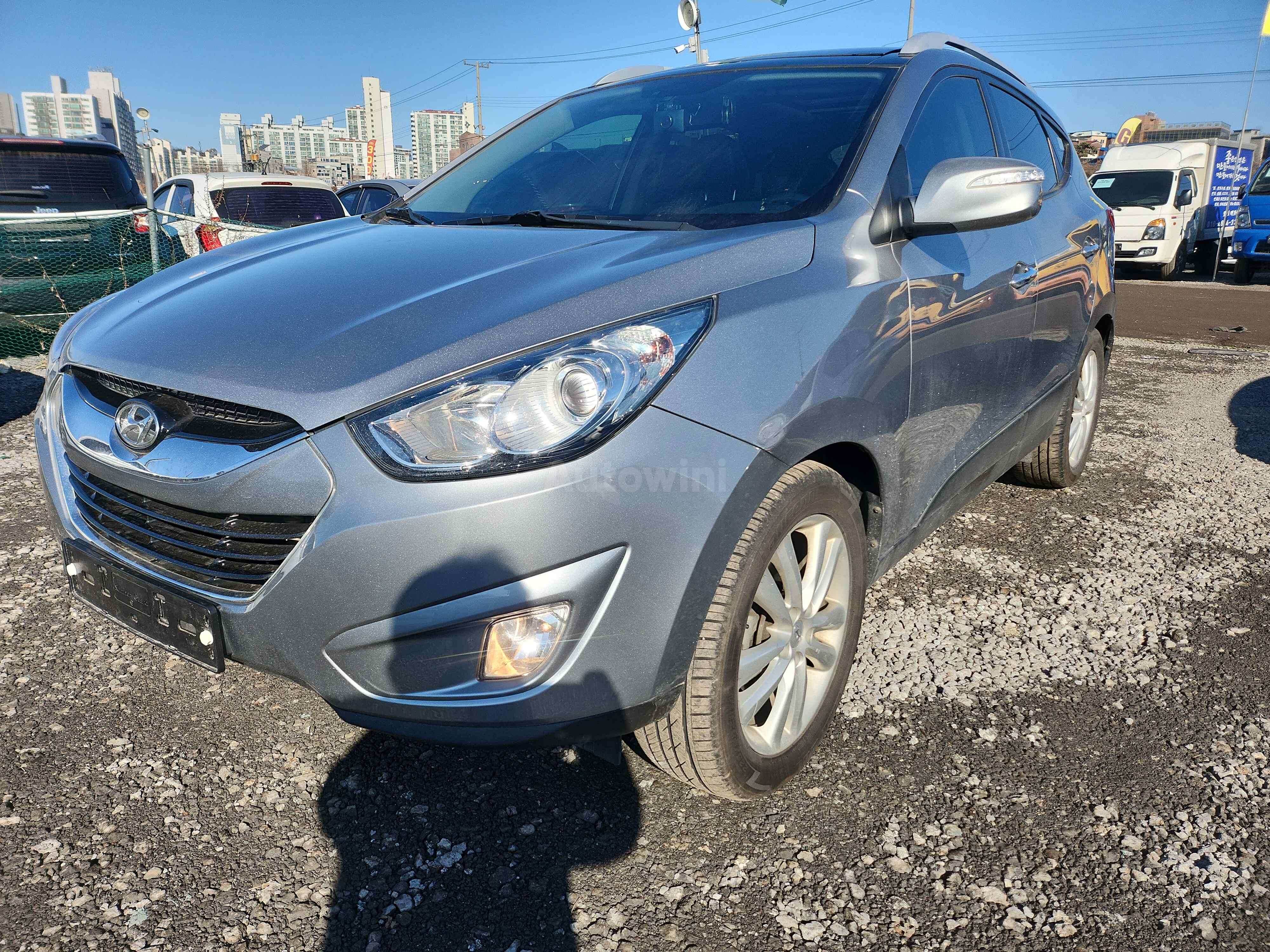 2011 HYUNDAI TUCSON VIN: KMHJW81VDBU131027