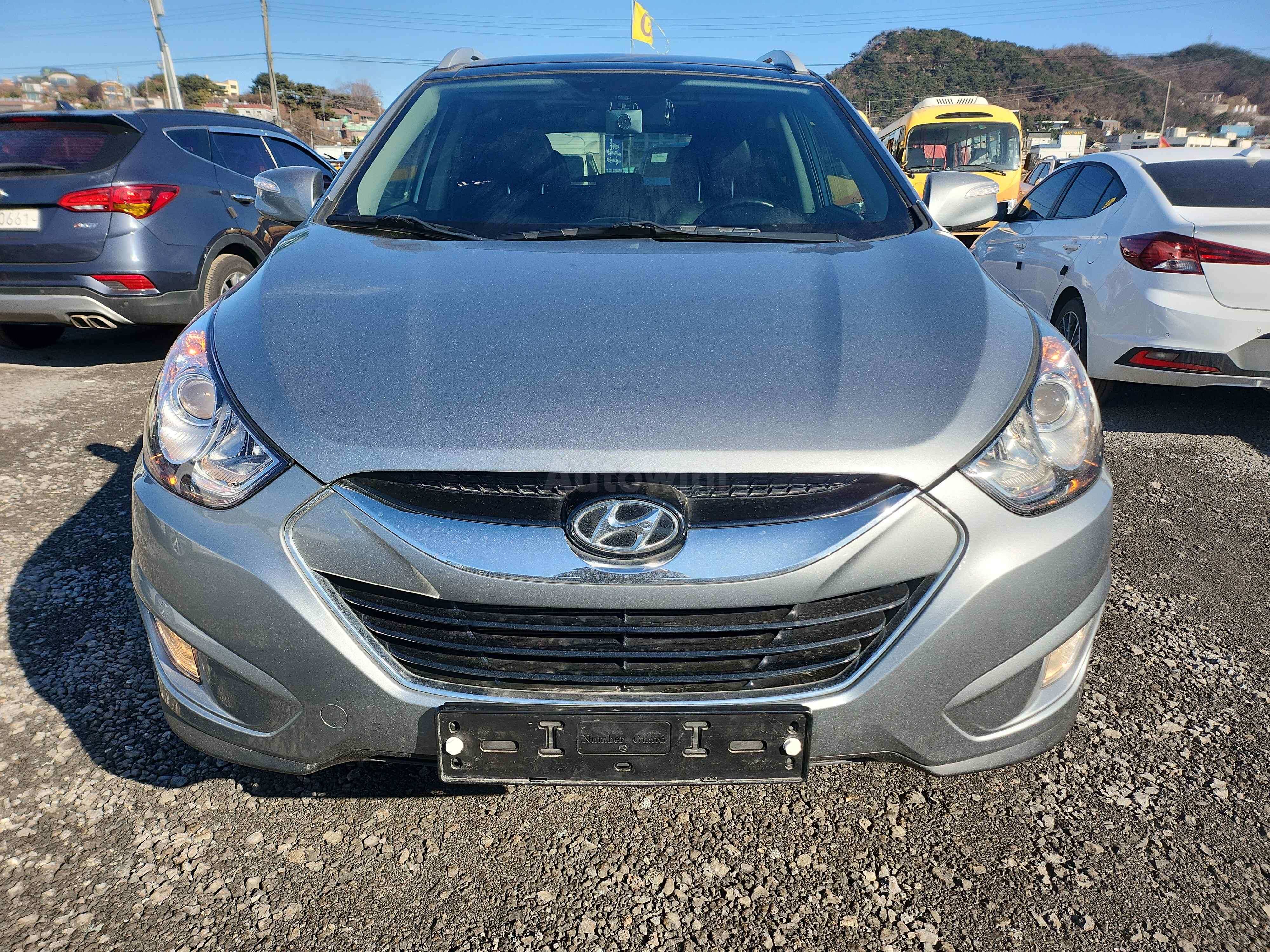2011 HYUNDAI TUCSON VIN: KMHJW81VDBU131027