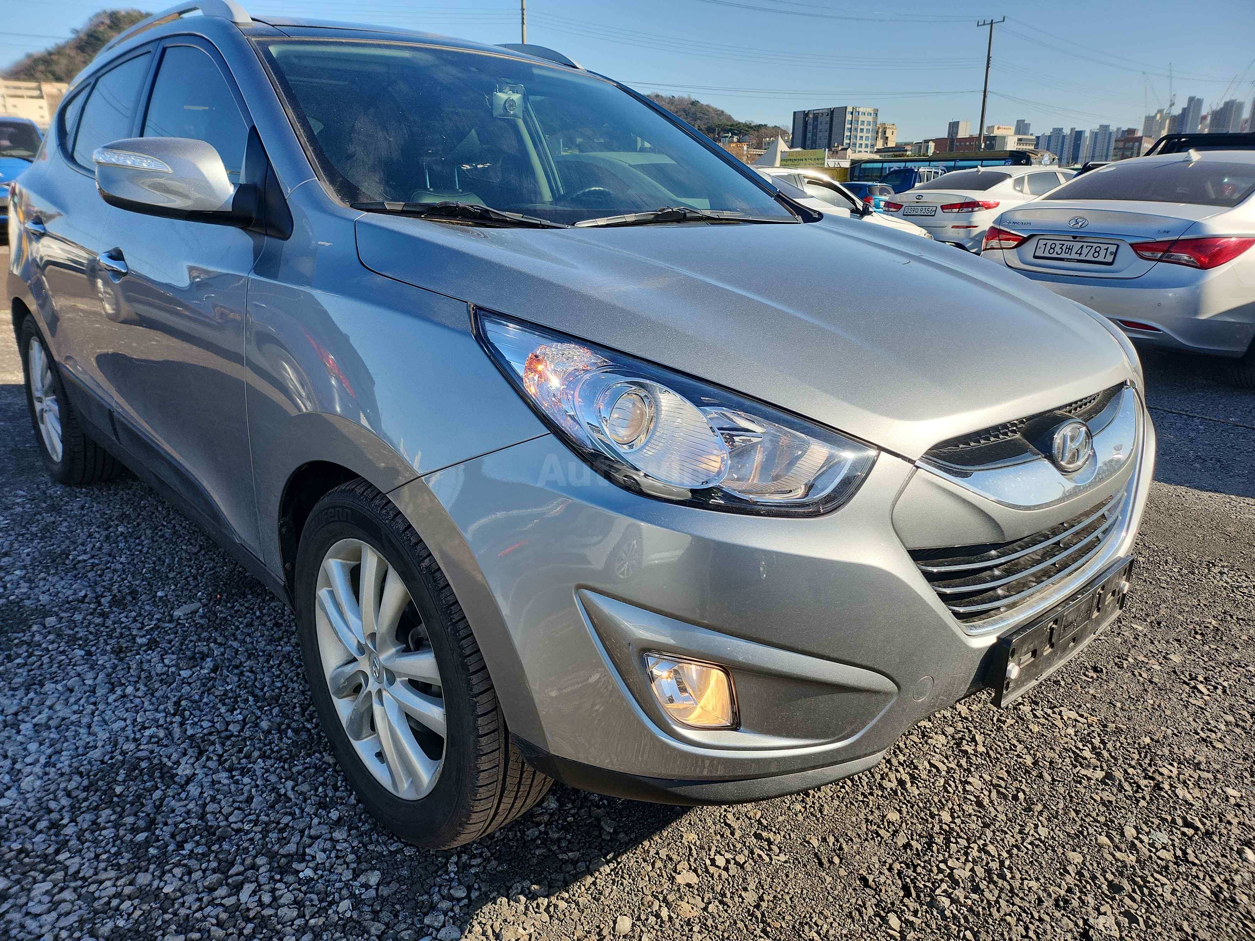 2011 HYUNDAI TUCSON VIN: KMHJW81VDBU131027