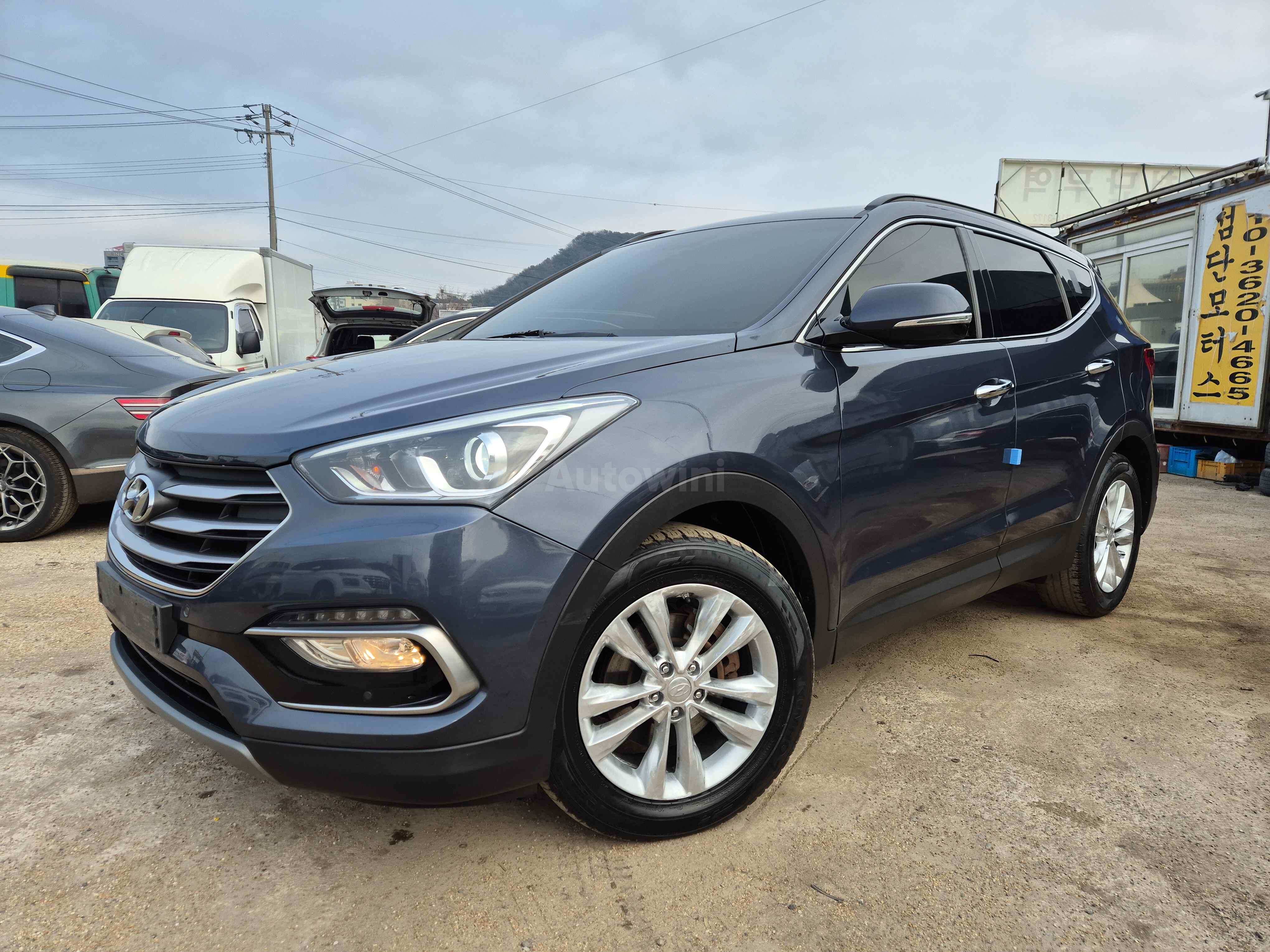 2018 HYUNDAI SANTAFE VIN: KMHSW81UBJU829464