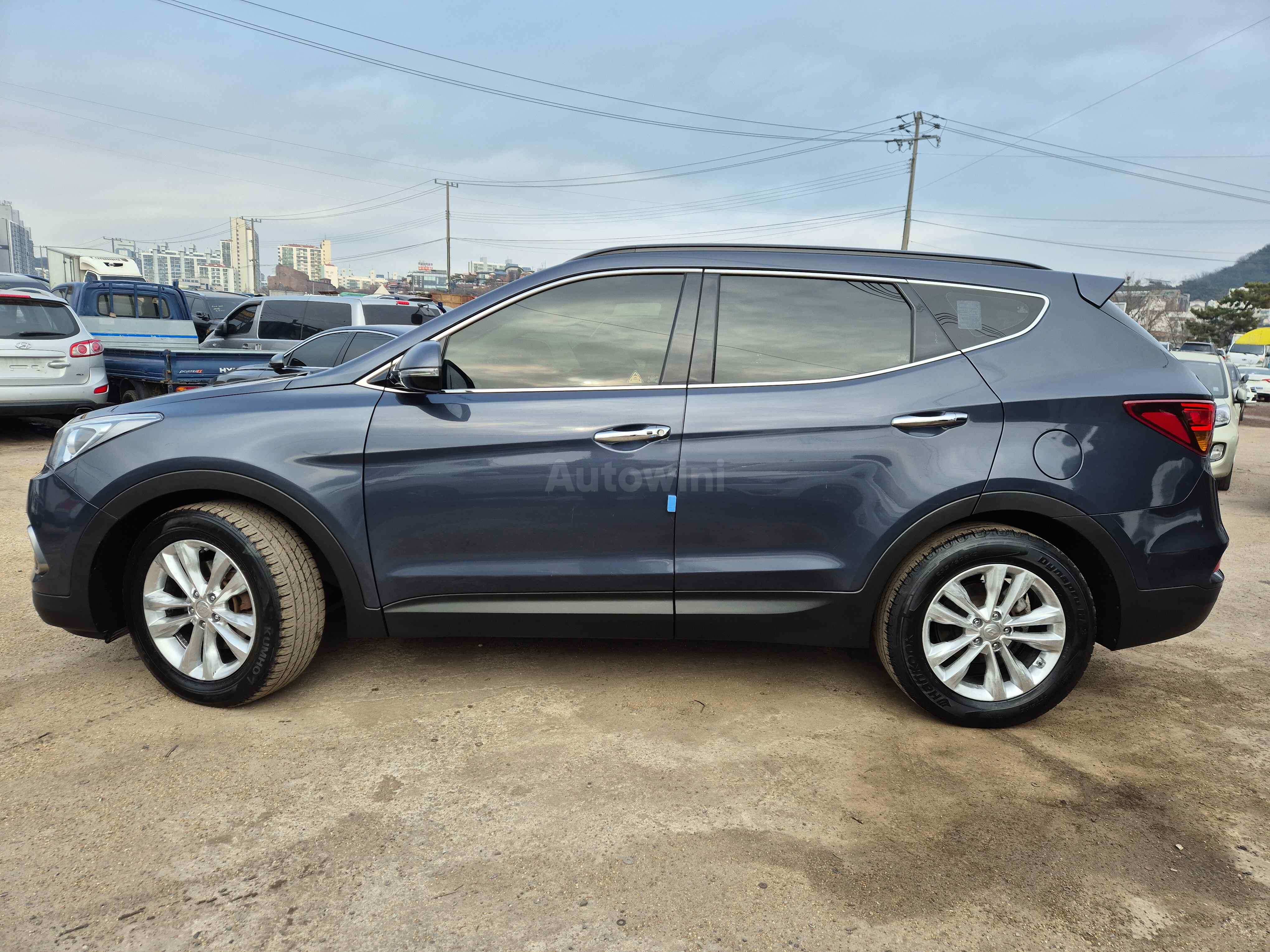 2018 HYUNDAI SANTAFE VIN: KMHSW81UBJU829464