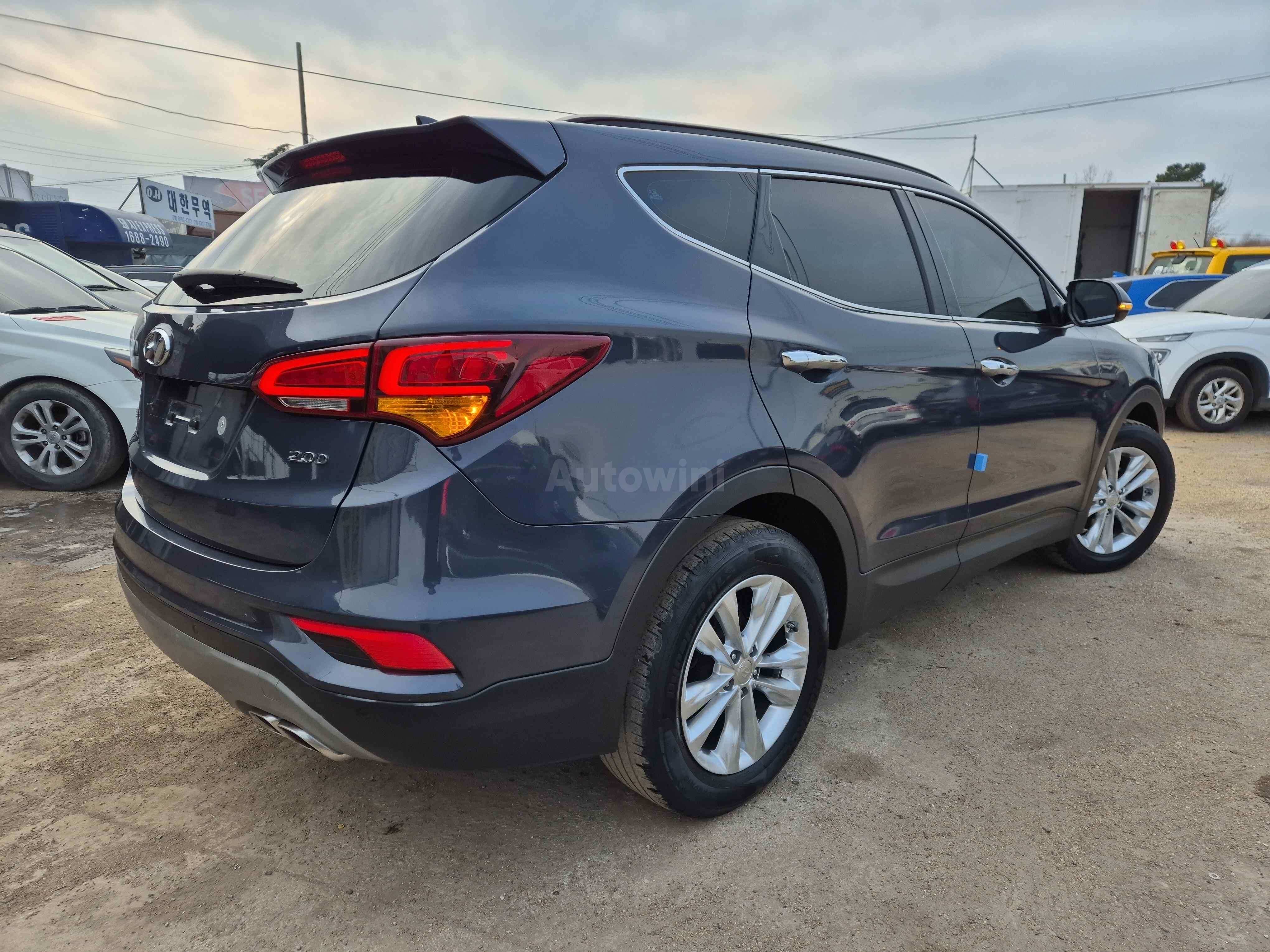 2018 HYUNDAI SANTAFE VIN: KMHSW81UBJU829464