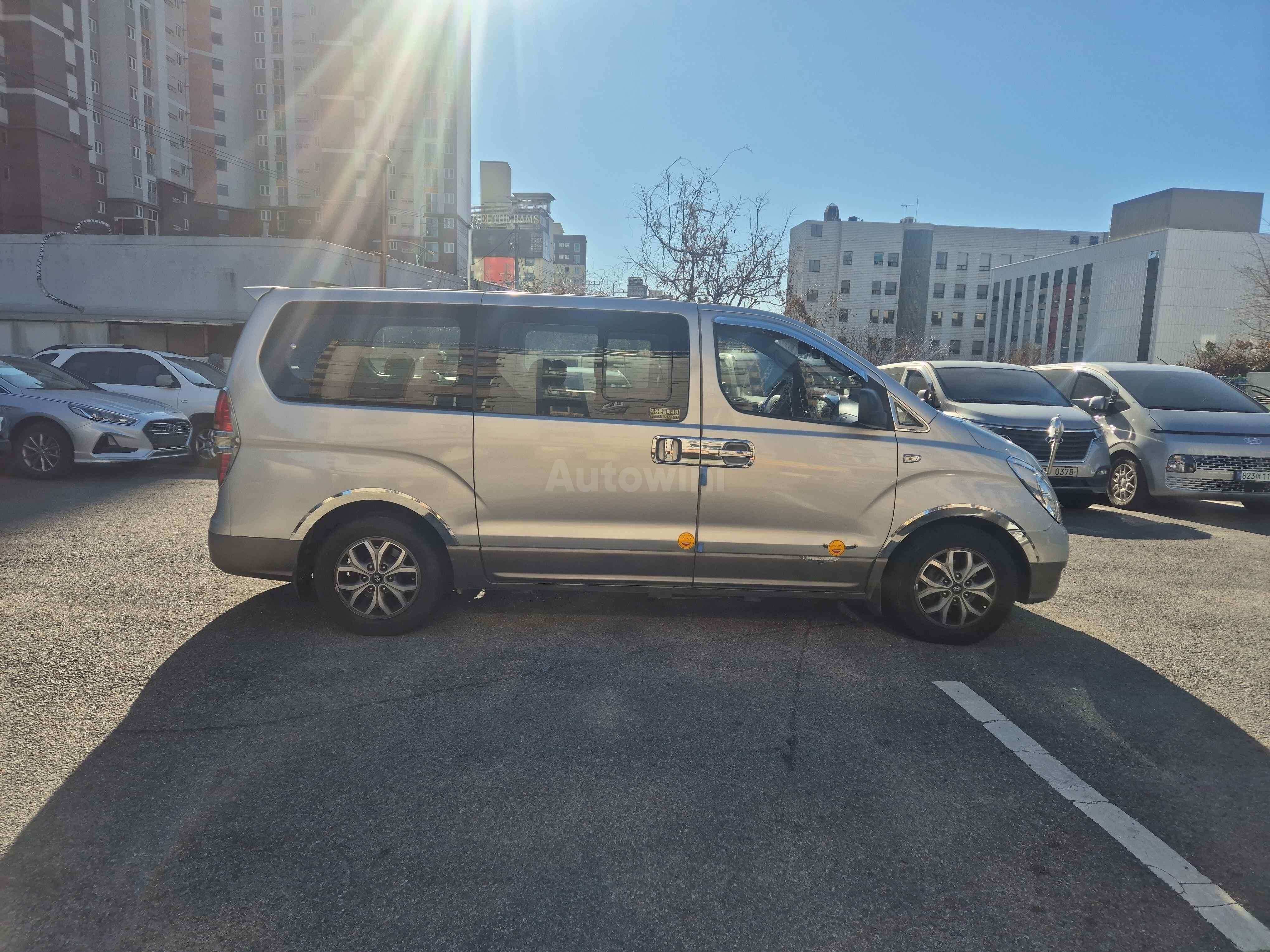 2010 HYUNDAI STAREX VIN: KMJWA37JBAU173224