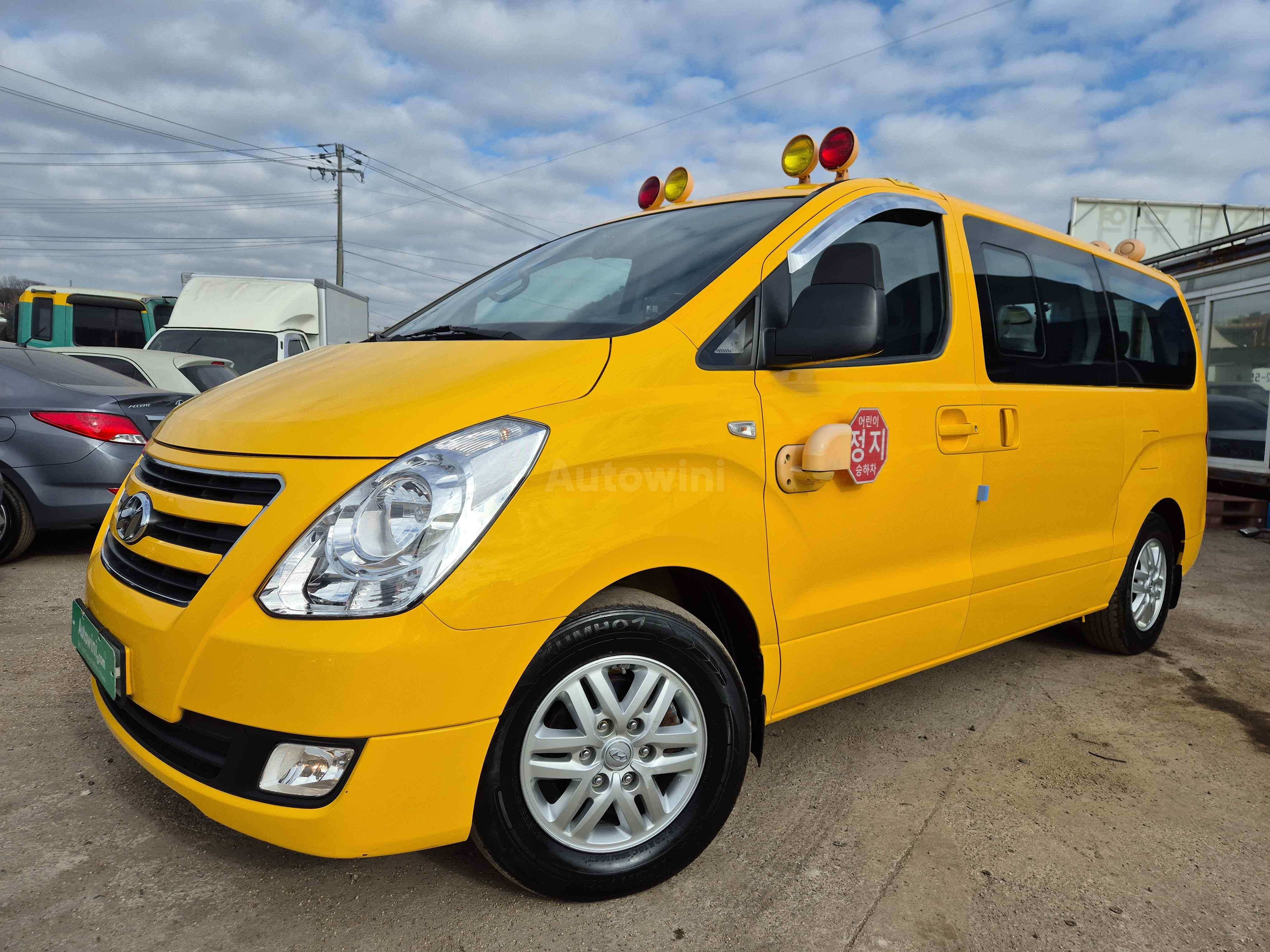 2018 HYUNDAI STAREX VIN: KMJWA37KBJU971137