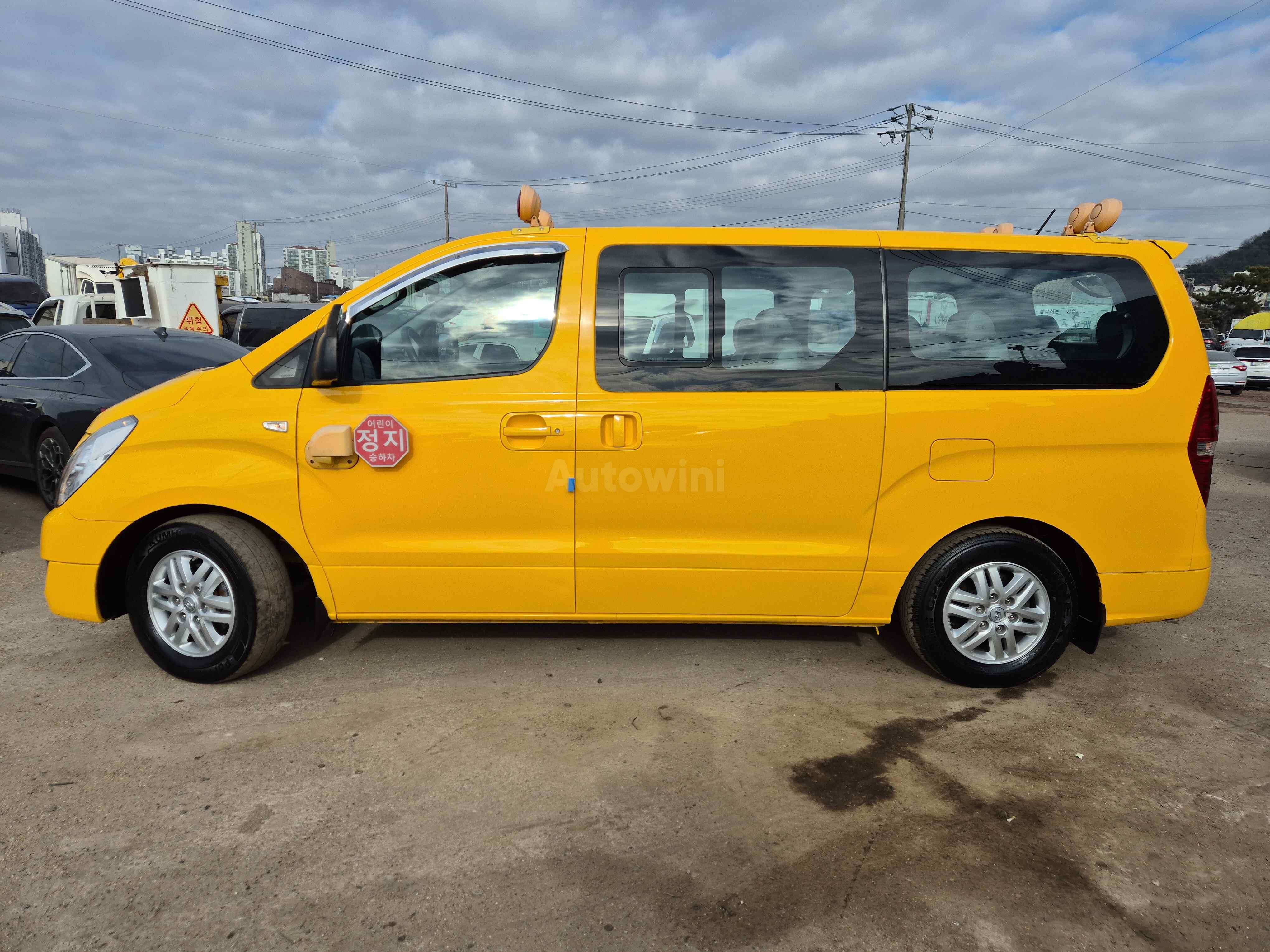2018 HYUNDAI STAREX VIN: KMJWA37KBJU971137