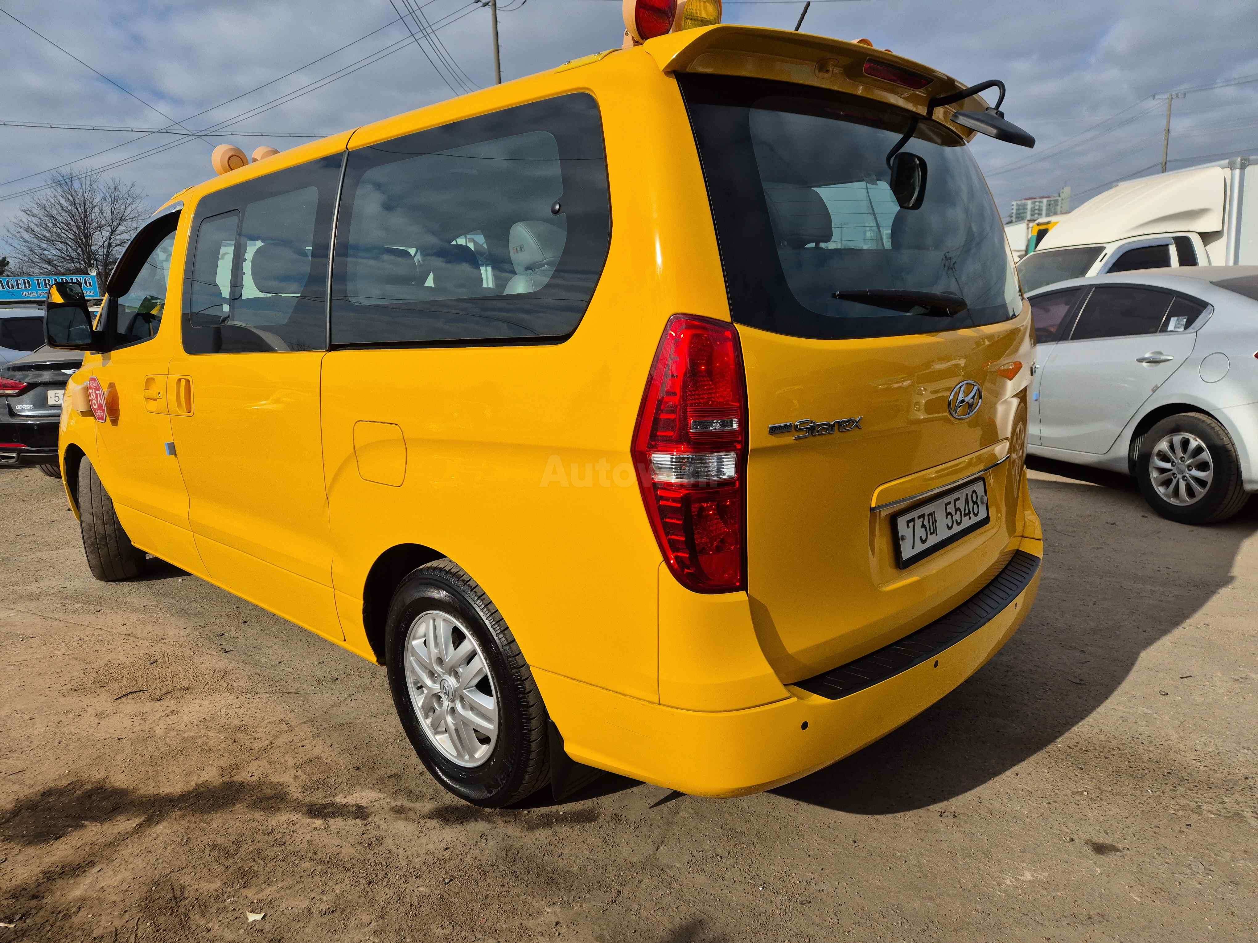 2018 HYUNDAI STAREX VIN: KMJWA37KBJU971137