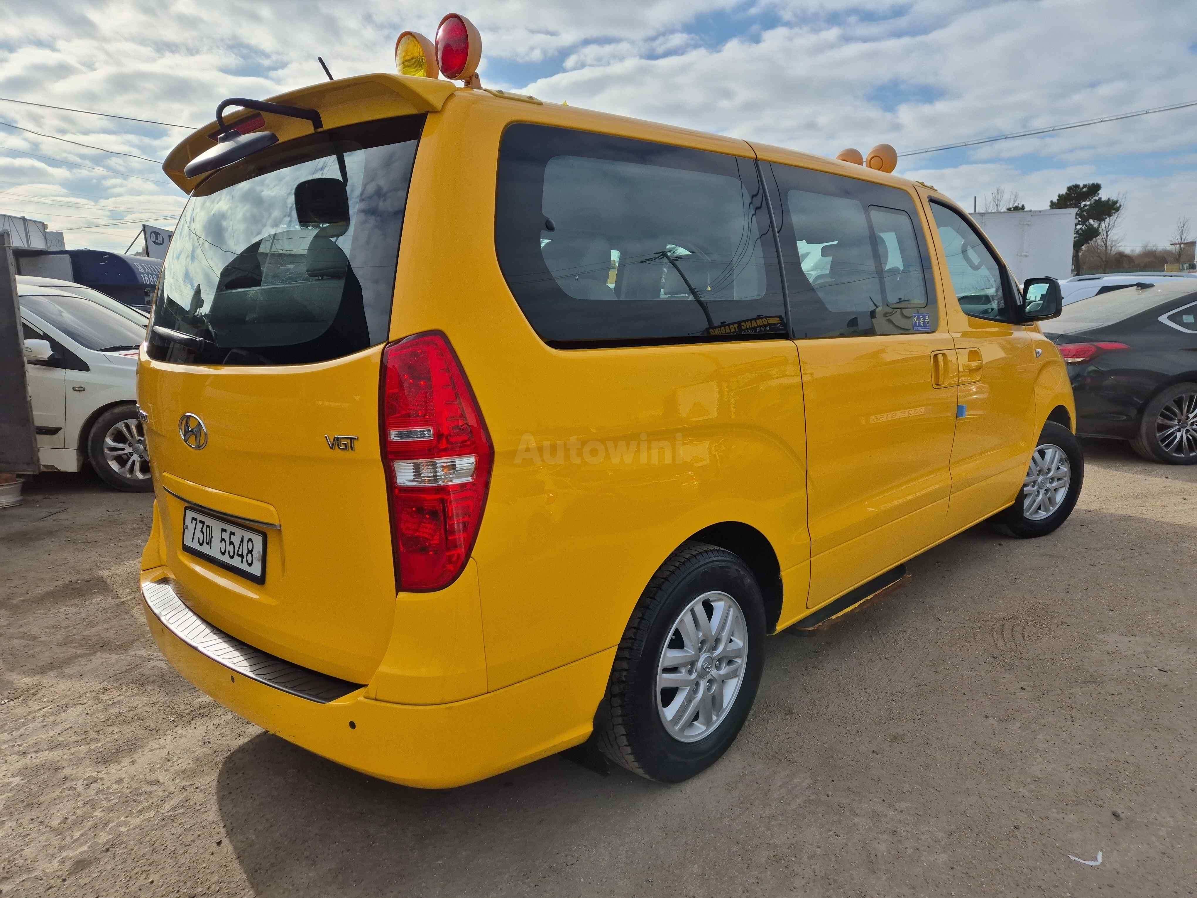 2018 HYUNDAI STAREX VIN: KMJWA37KBJU971137