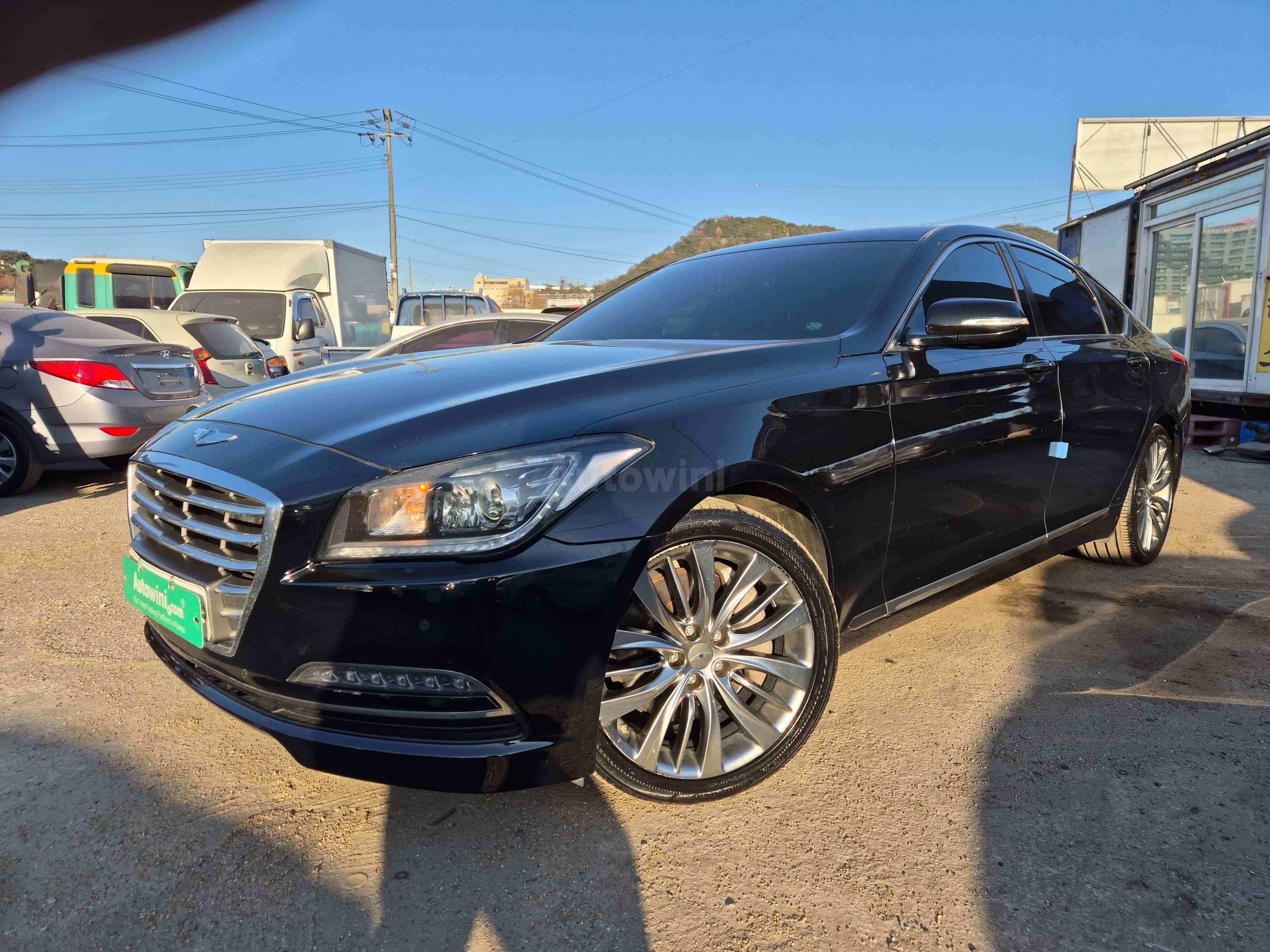 2016 HYUNDAI GENESIS VIN: KMHGM41DDGU125177