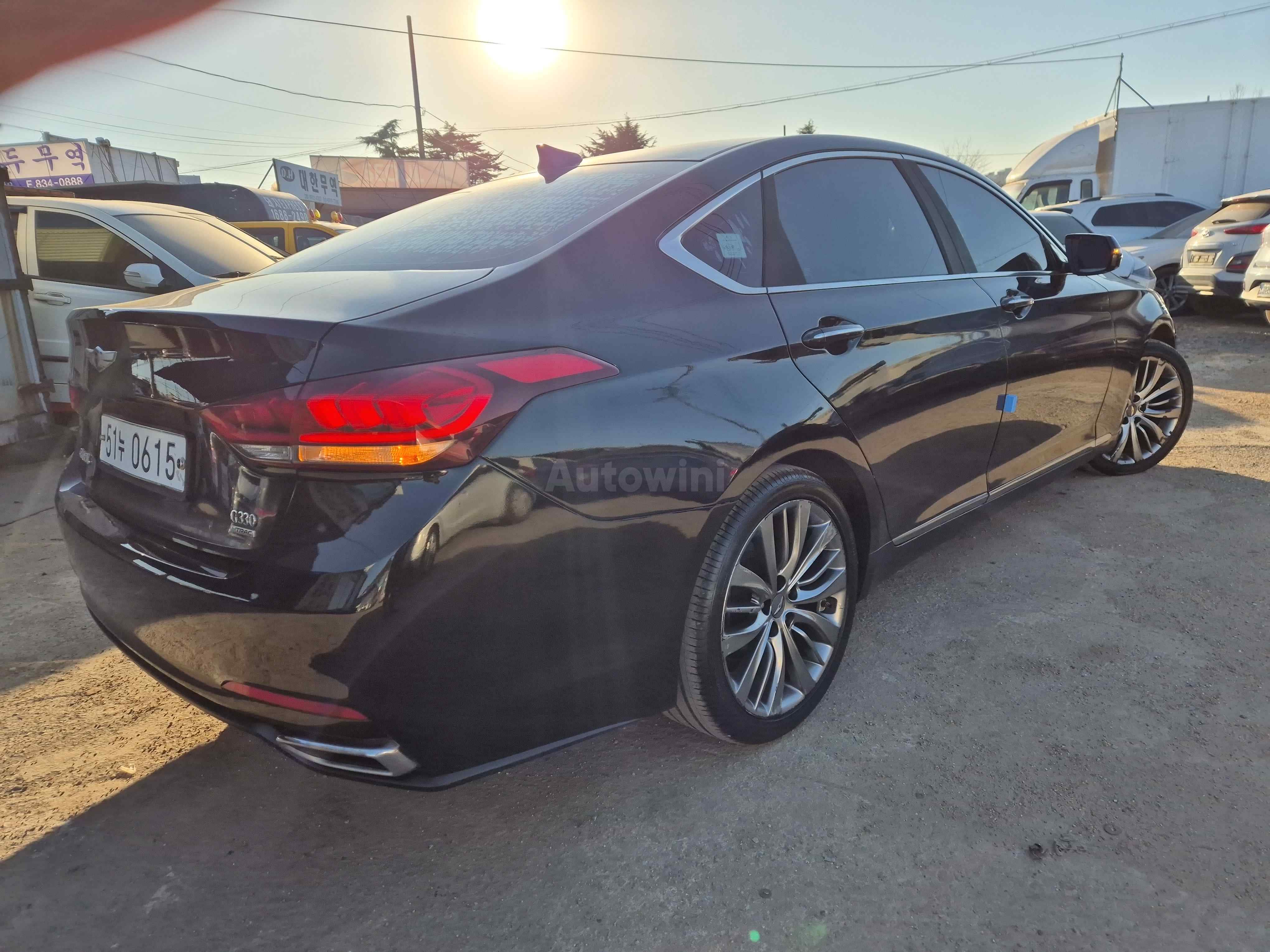 2016 HYUNDAI GENESIS VIN: KMHGM41DDGU125177