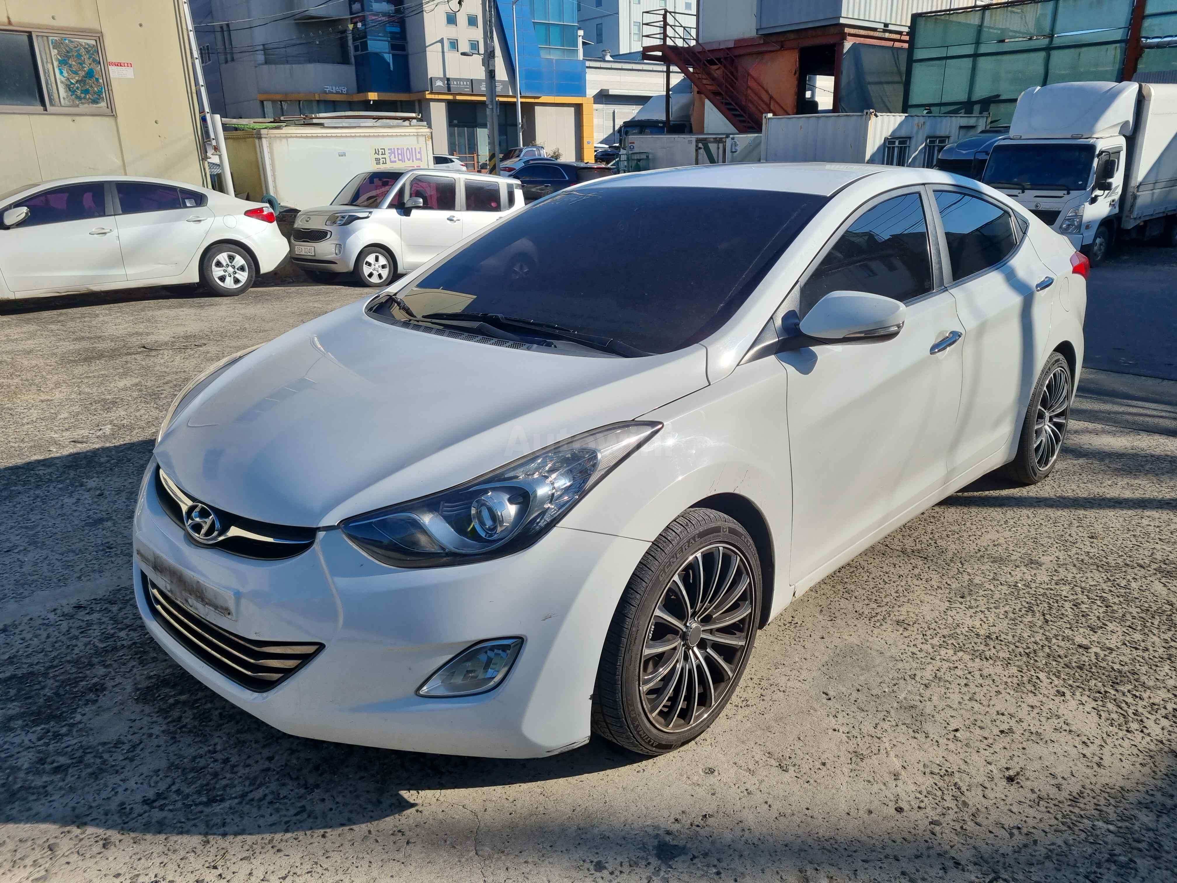 2011 HYUNDAI AVANTE VIN: KMHDH41DBBU087822